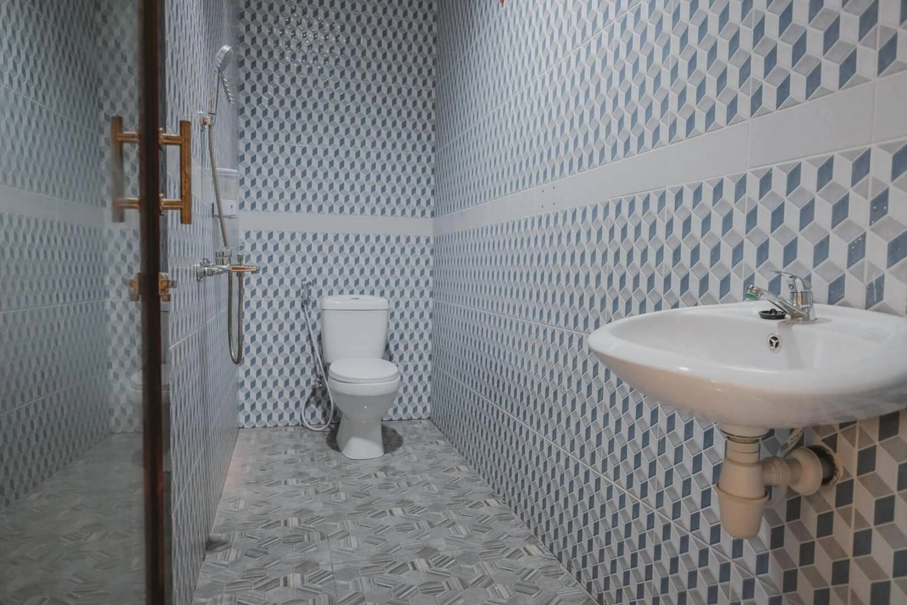 Bathroom in RedDoorz Plus near Istana Maimun Medan