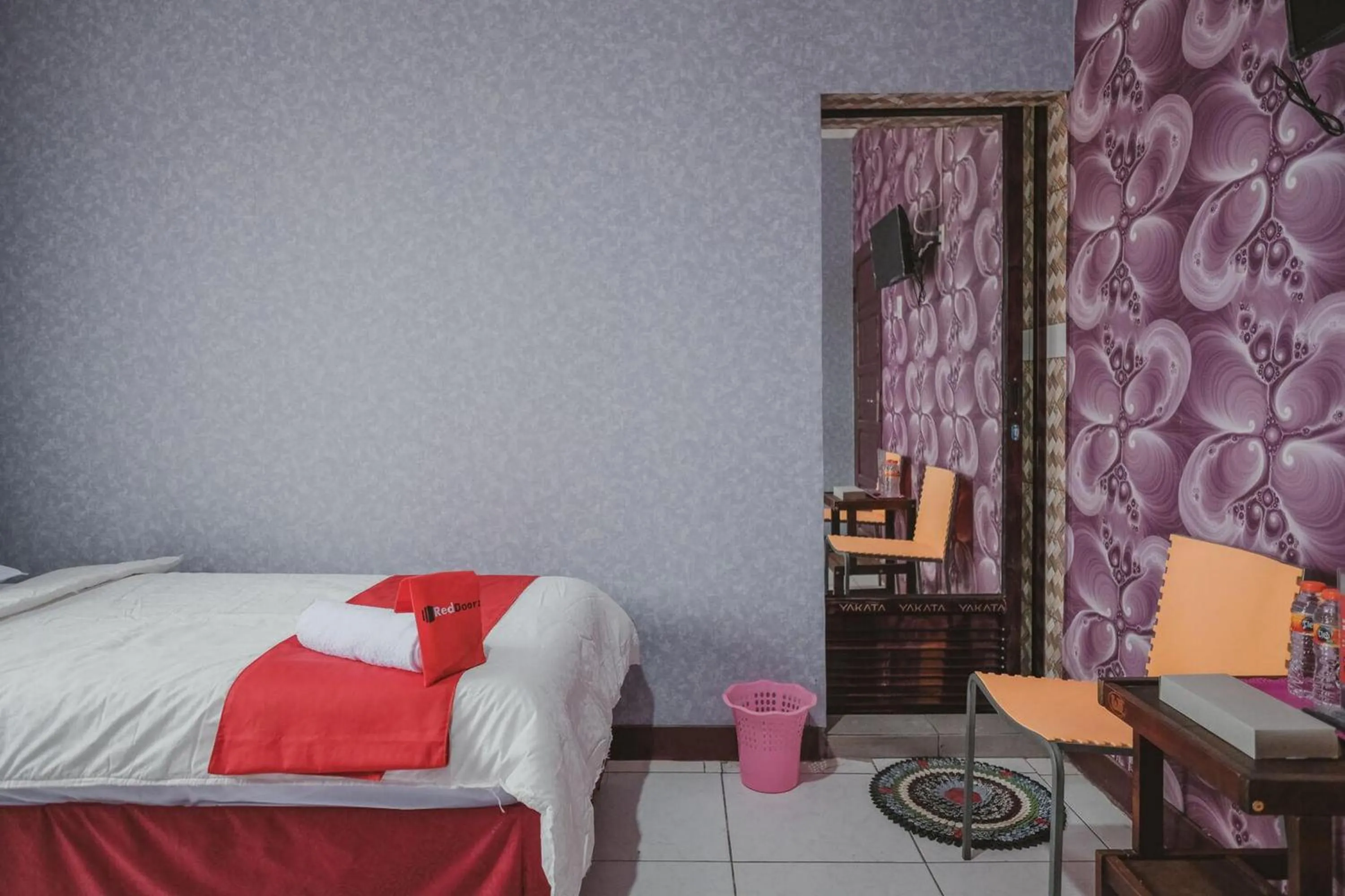 Bedroom, Bed in RedDoorz Plus near Istana Maimun Medan