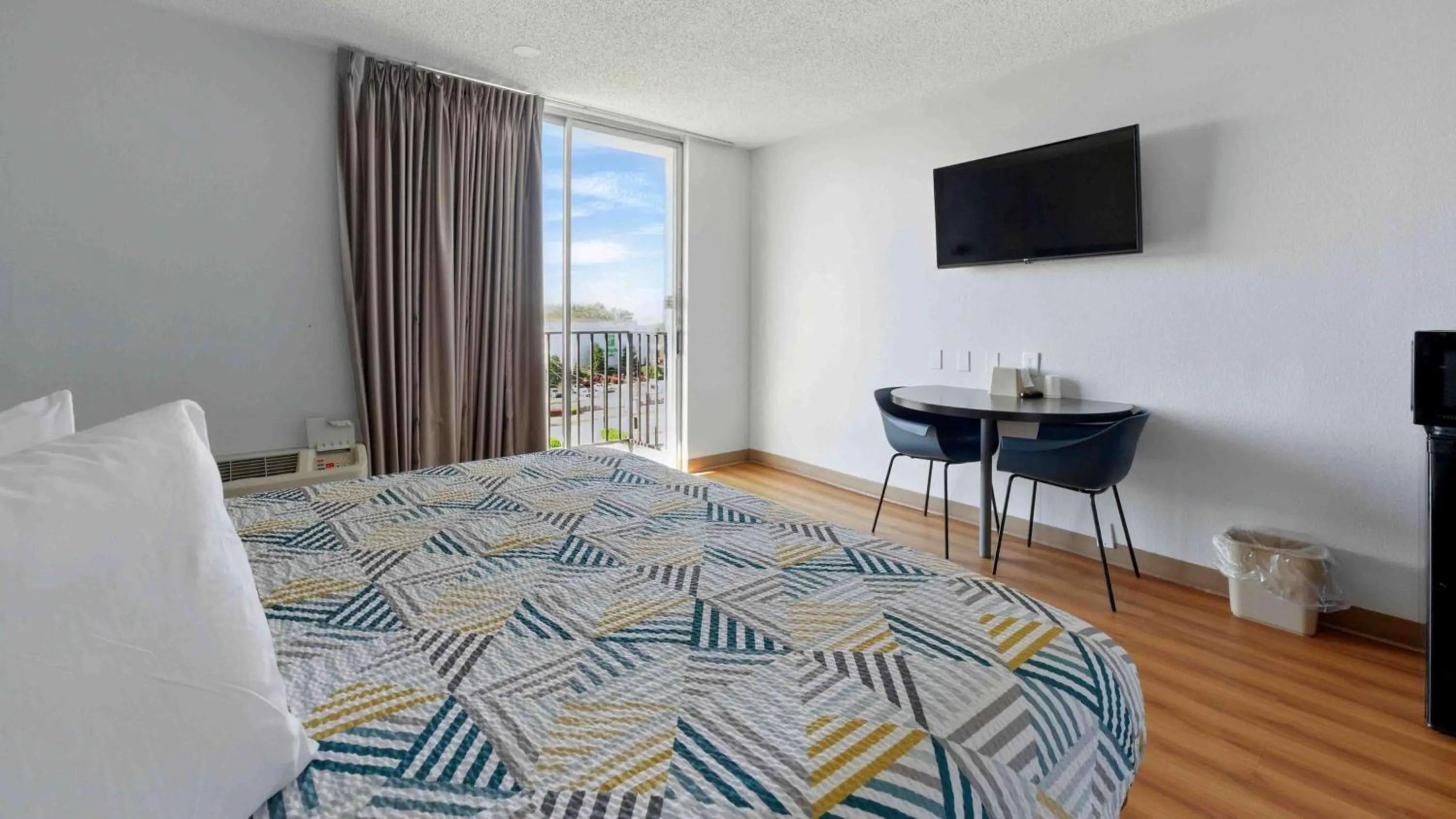 Bedroom, Bed in Motel 6-Atlanta, GA - Atlanta Airport