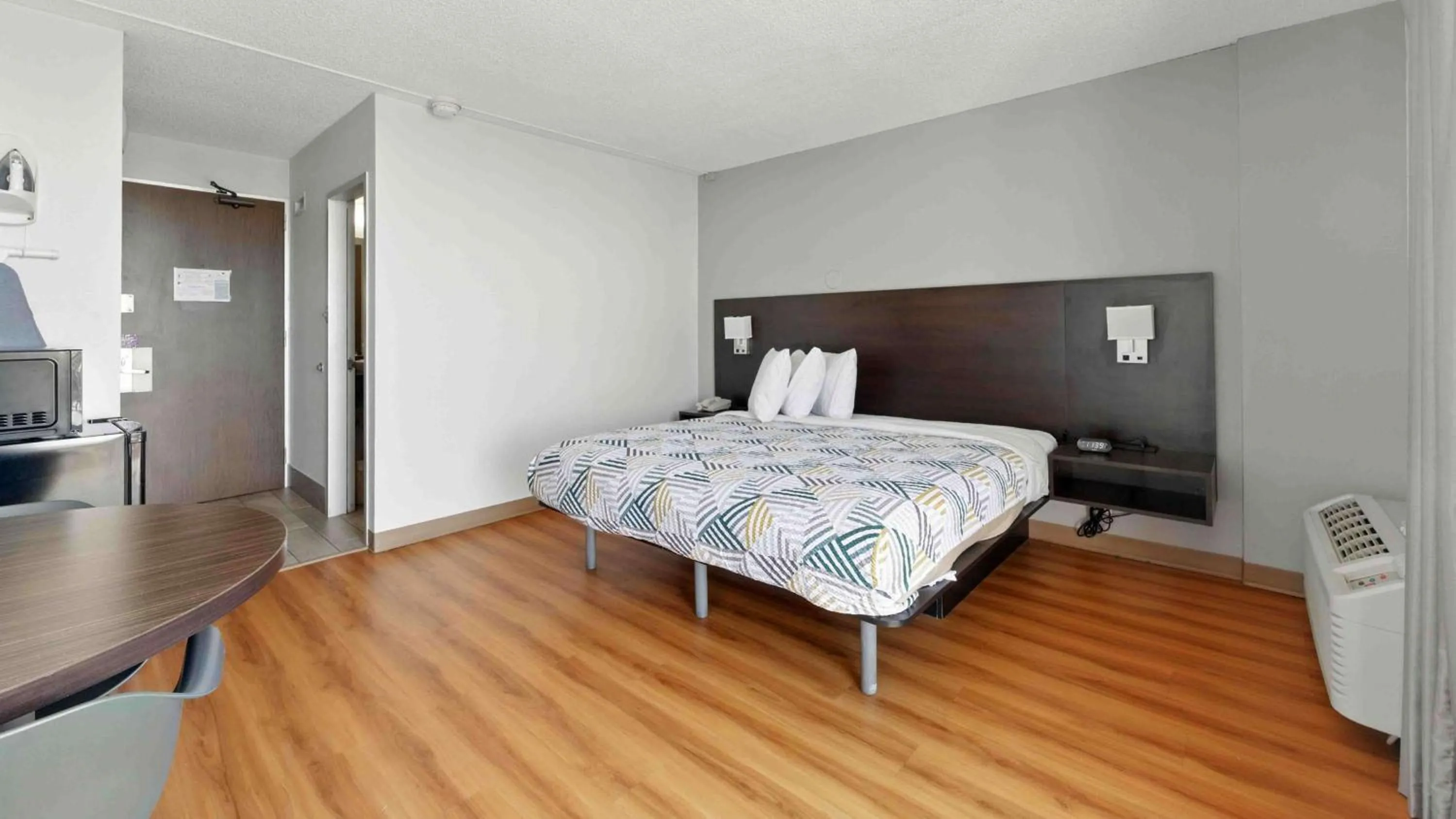 Bedroom, Bed in Motel 6-Atlanta, GA - Atlanta Airport