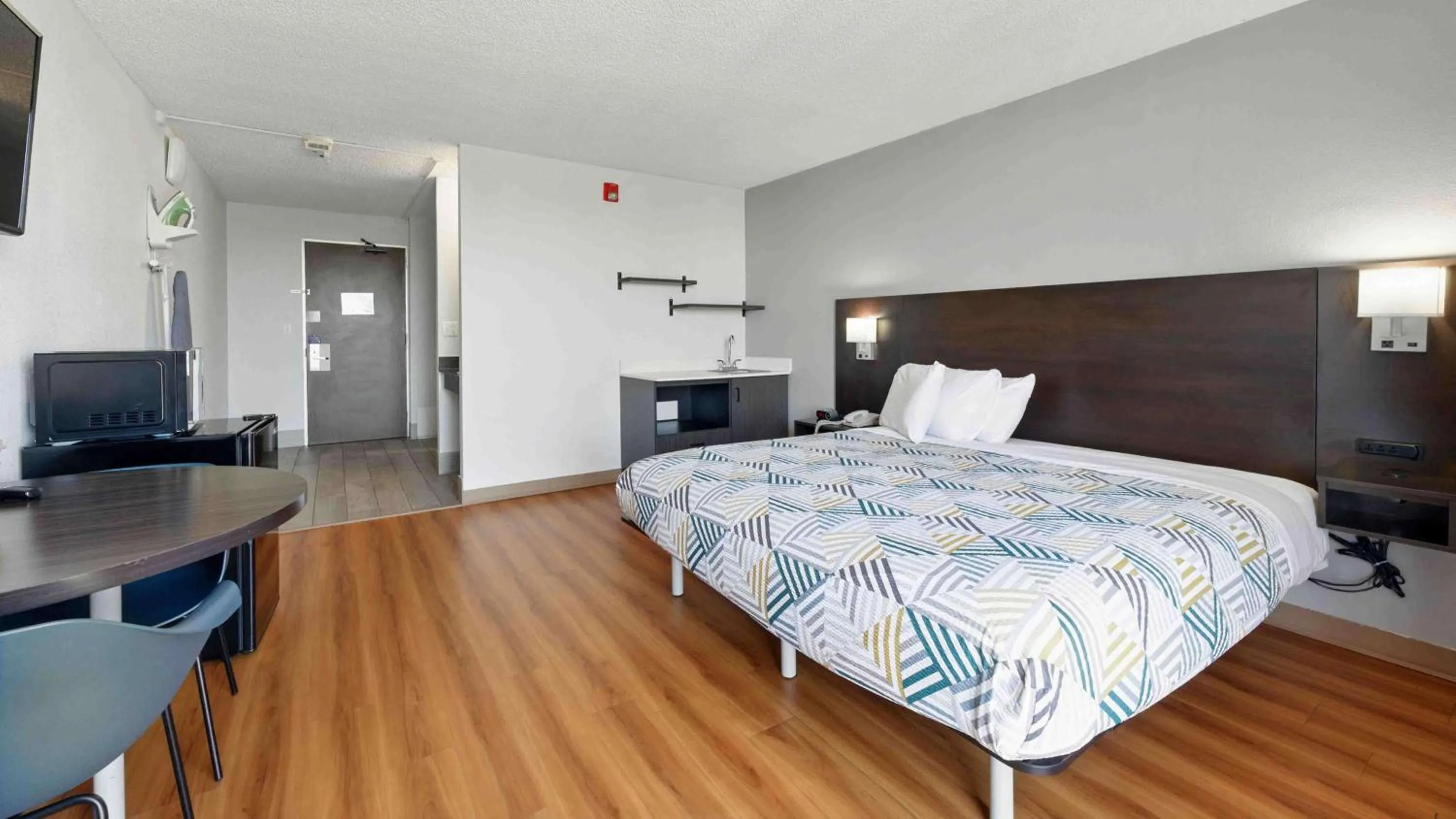 Bedroom, Bed in Motel 6-Atlanta, GA - Atlanta Airport