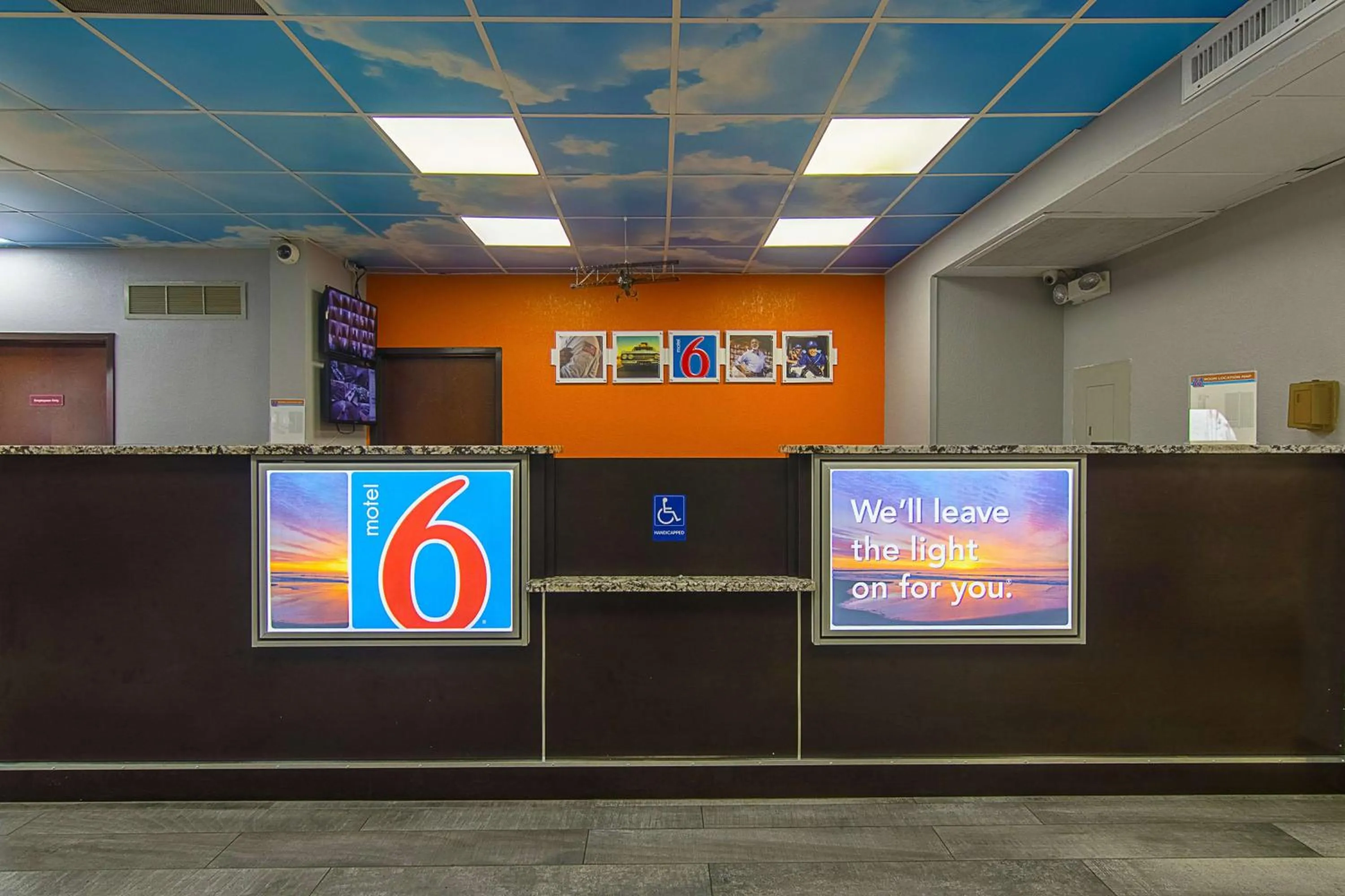 Lobby or reception in Motel 6-Atlanta, GA - Atlanta Airport