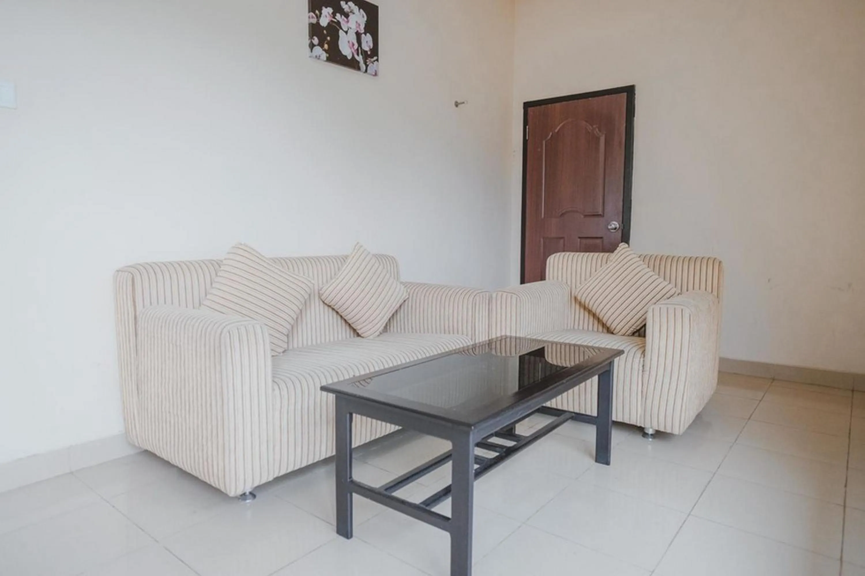 Seating area in RedDoorz Premium @ Jalan Pal 10 Jambi