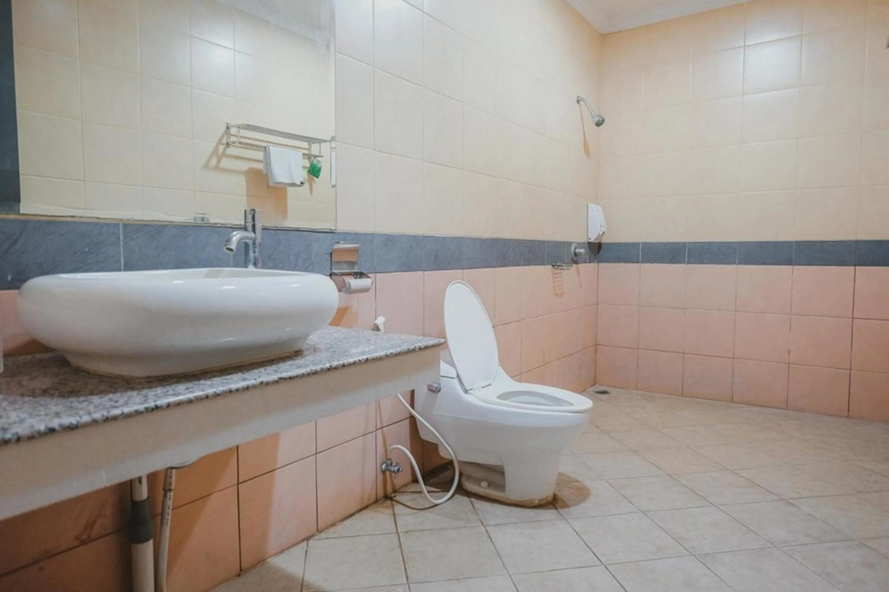 Bathroom in RedDoorz Premium @ Jalan Pal 10 Jambi