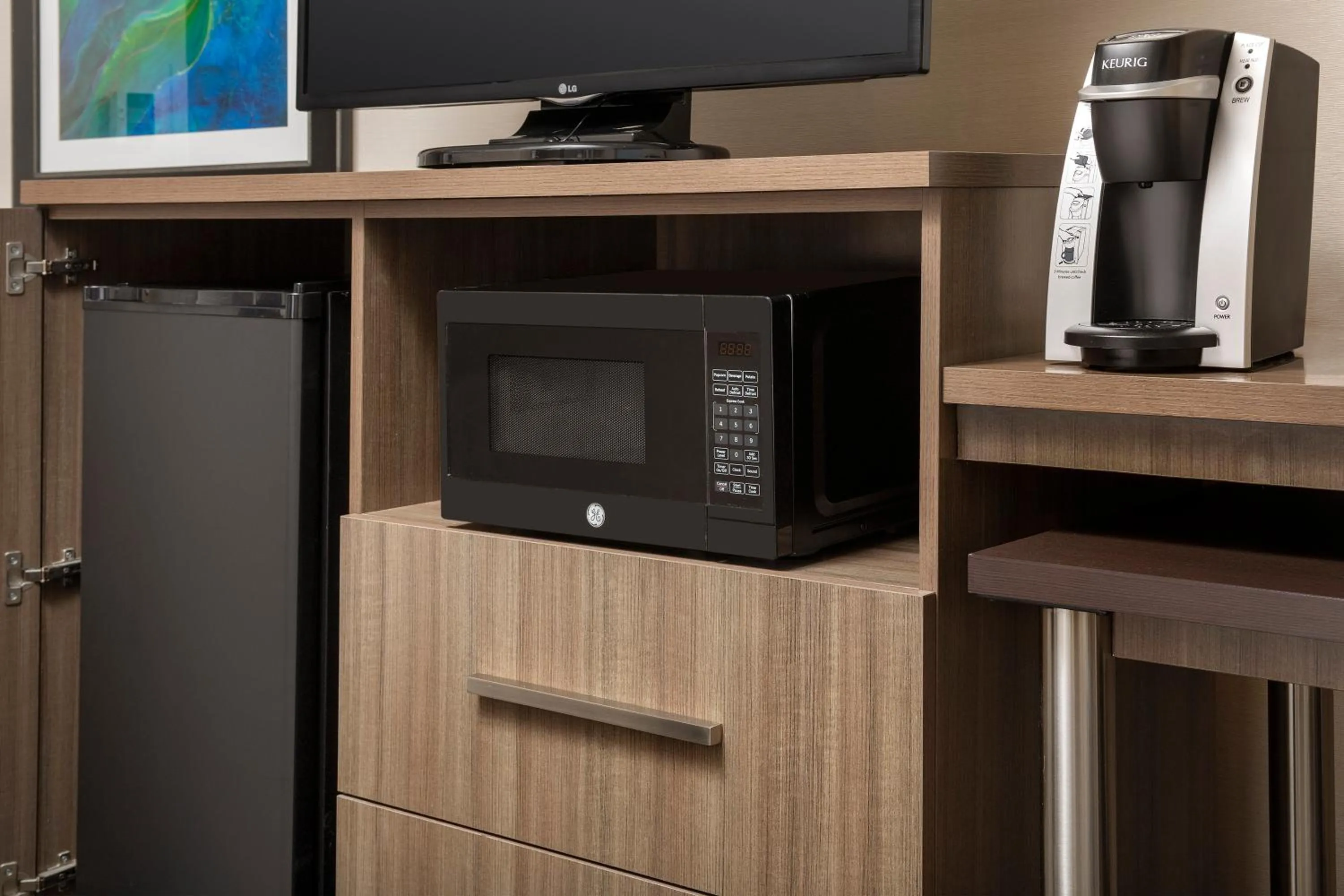 Coffee/tea facilities in Holiday Inn Express & Suites Annapolis by IHG