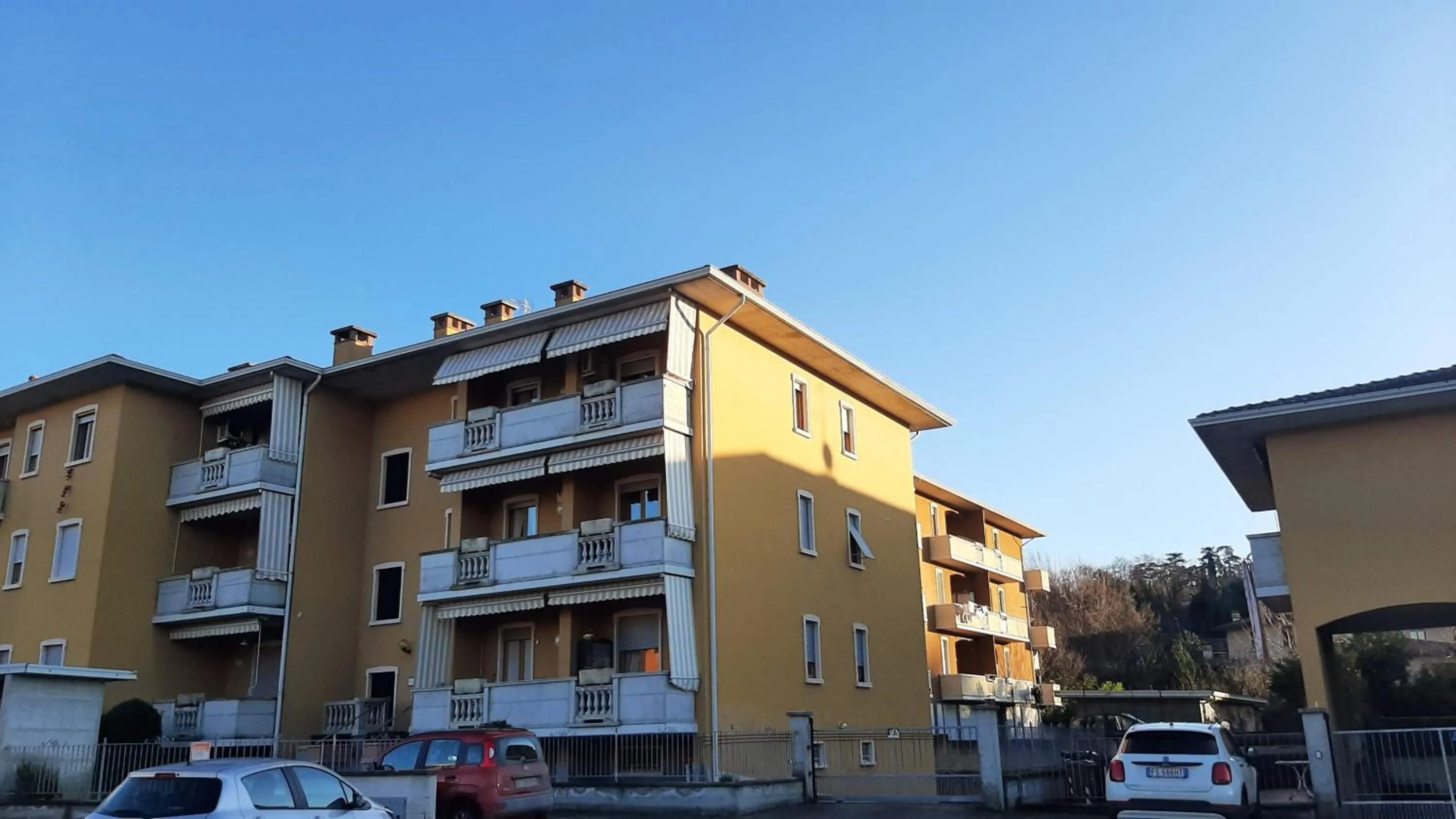 Property building in L'angolo di Betti