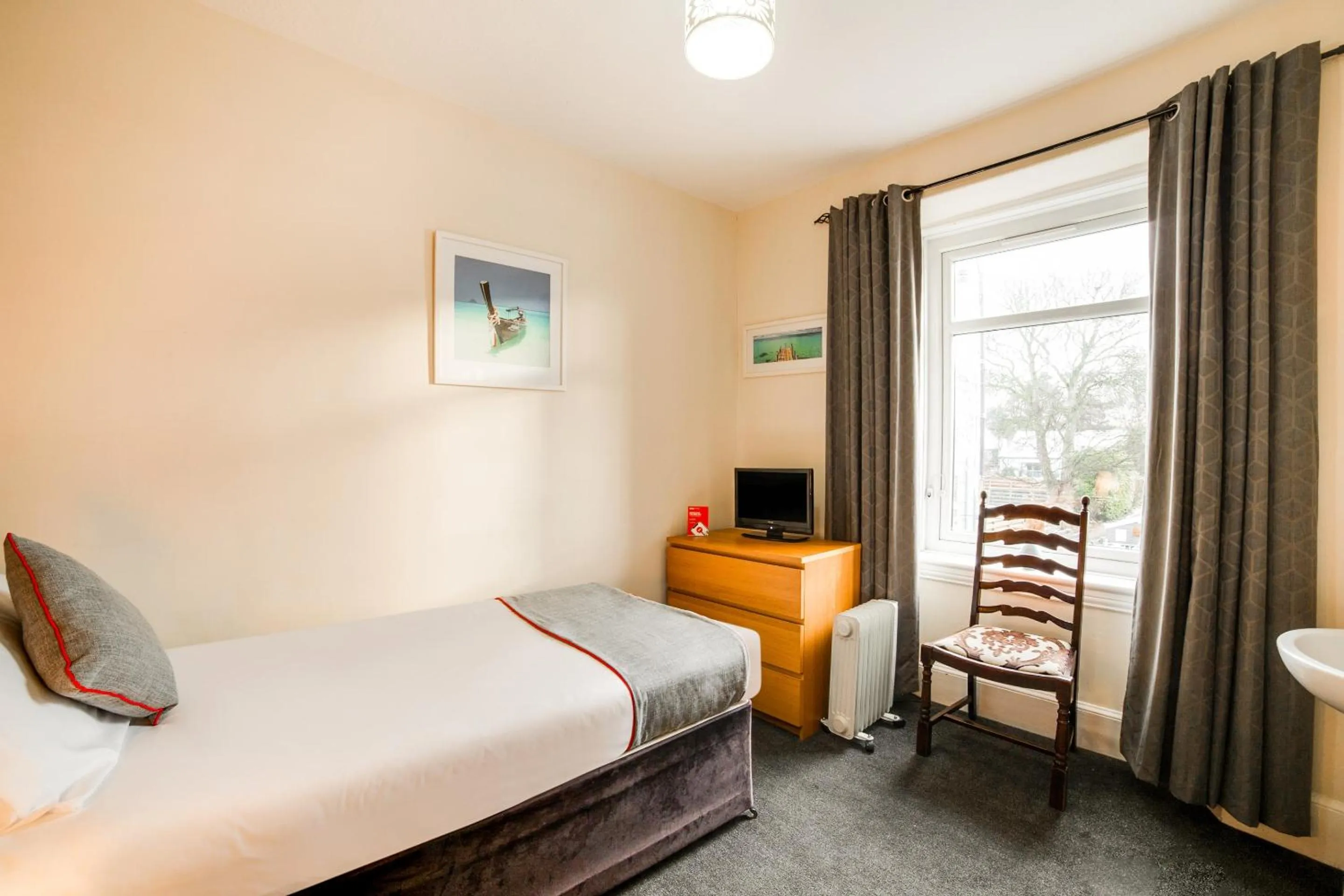 Bedroom in OYO Braeriach Hotel, Highlands Scotland