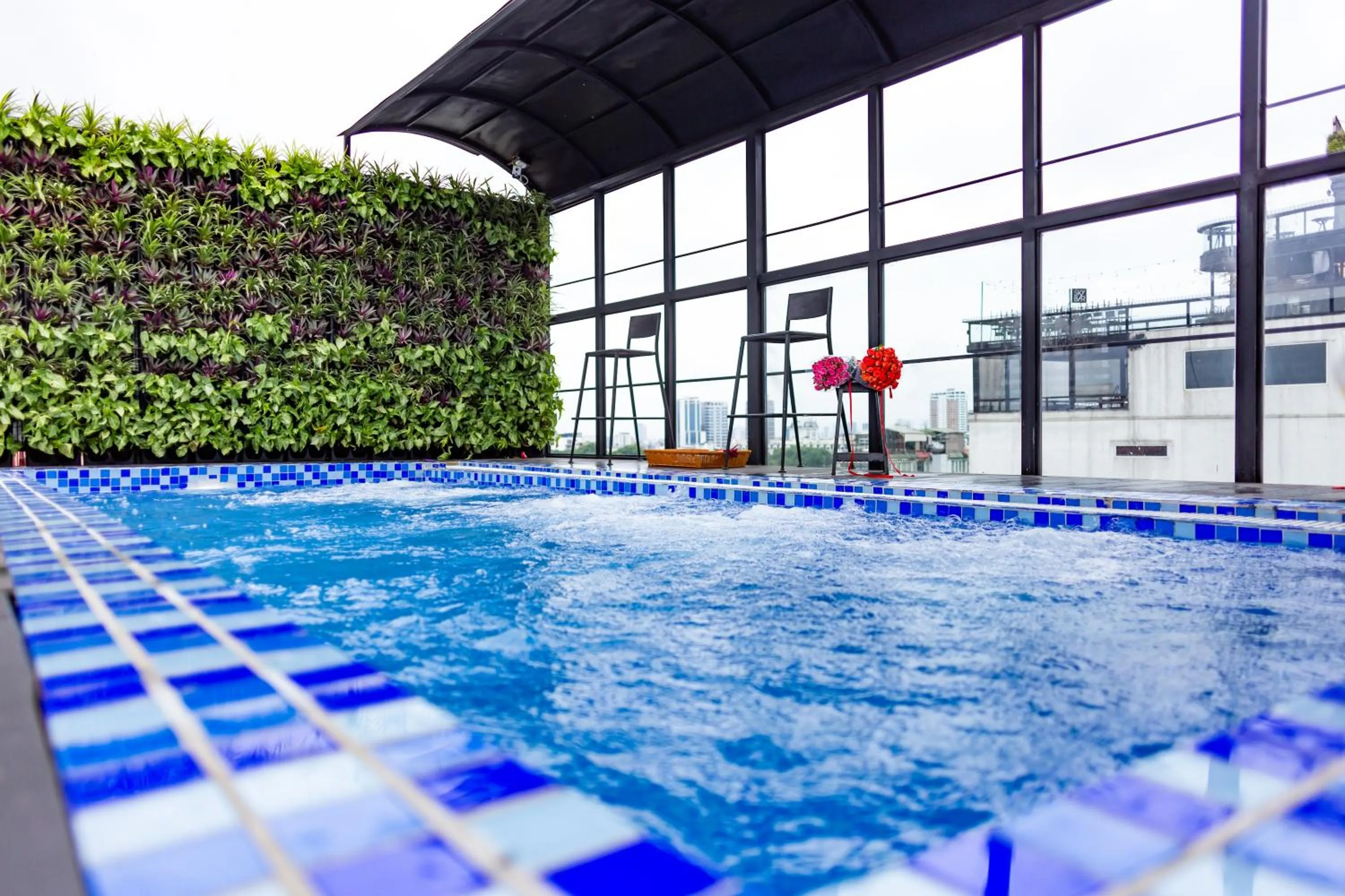 Swimming pool in Shining Central Hotel & Spa