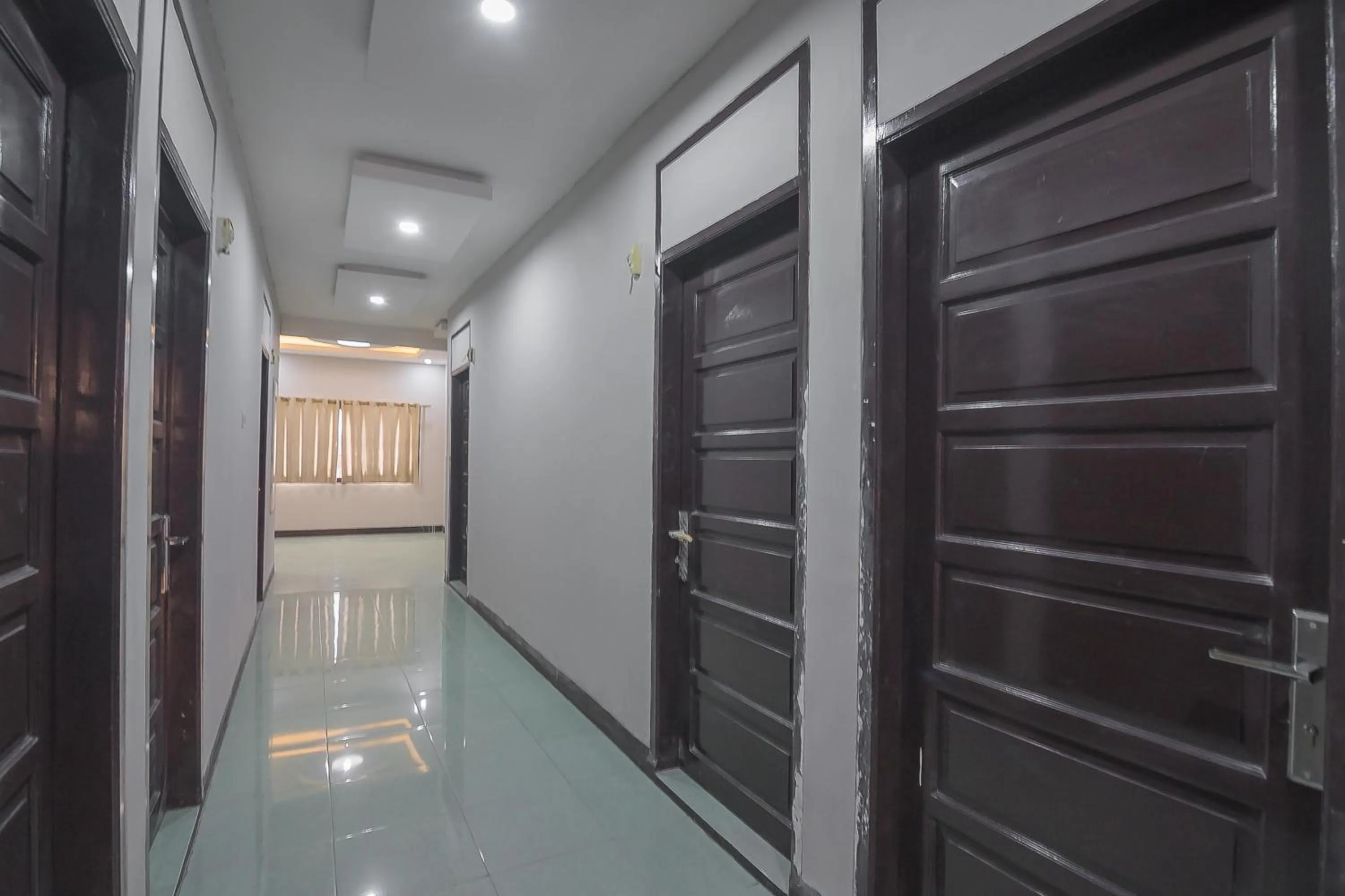 Facade/entrance in RedDoorz @ Kiaracondong