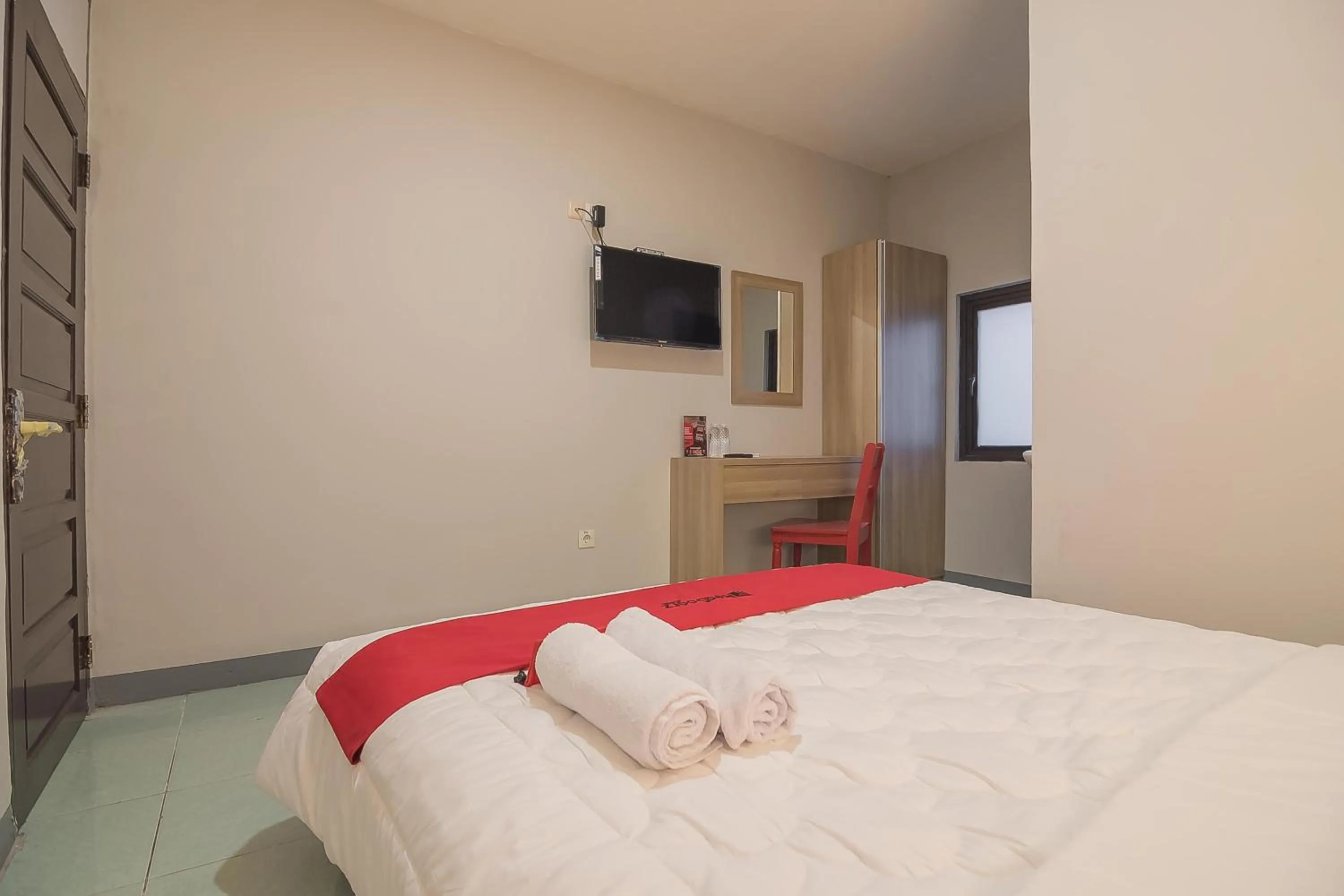 Bed in RedDoorz @ Kiaracondong