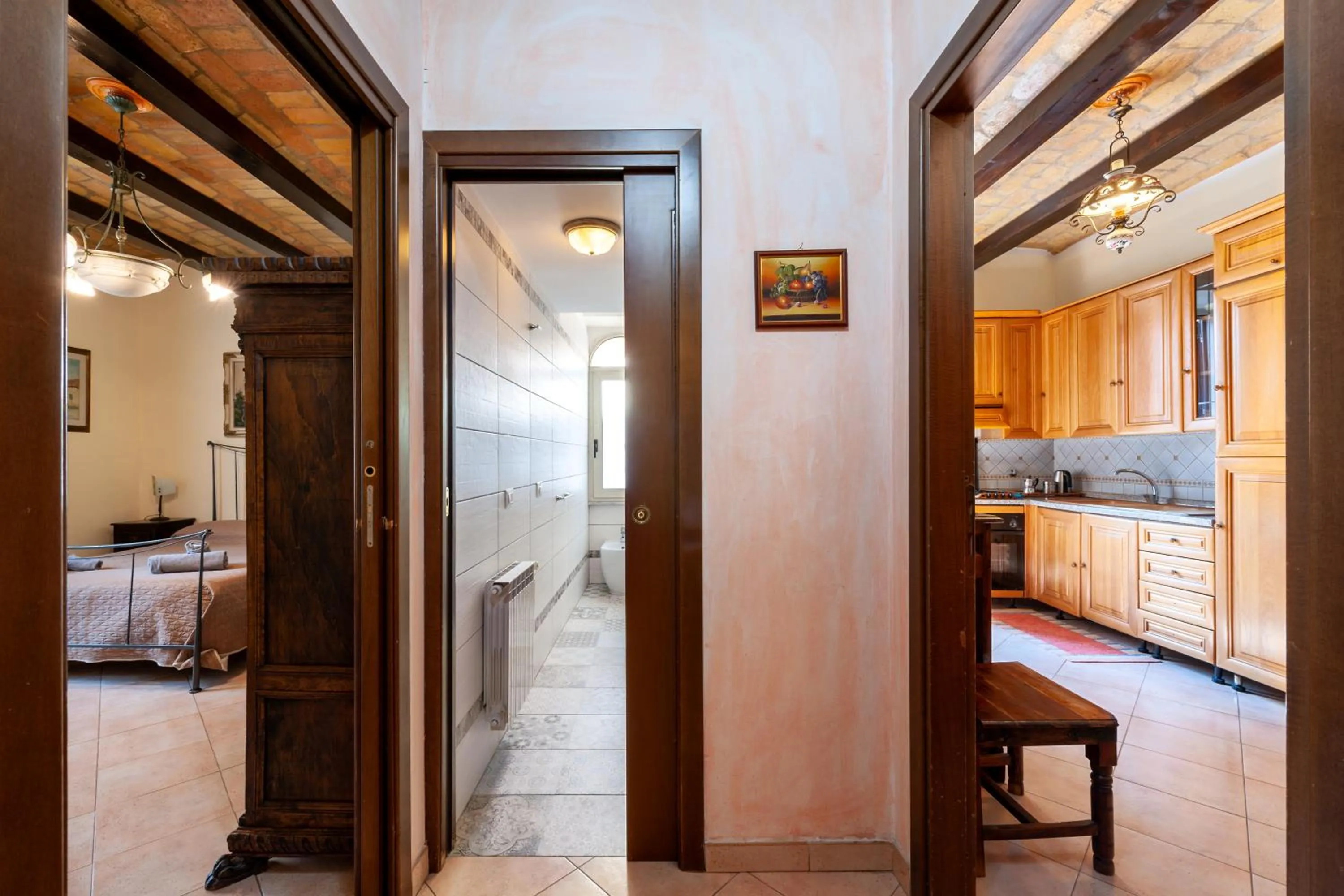 Communal kitchen, Bed in Turra B&B