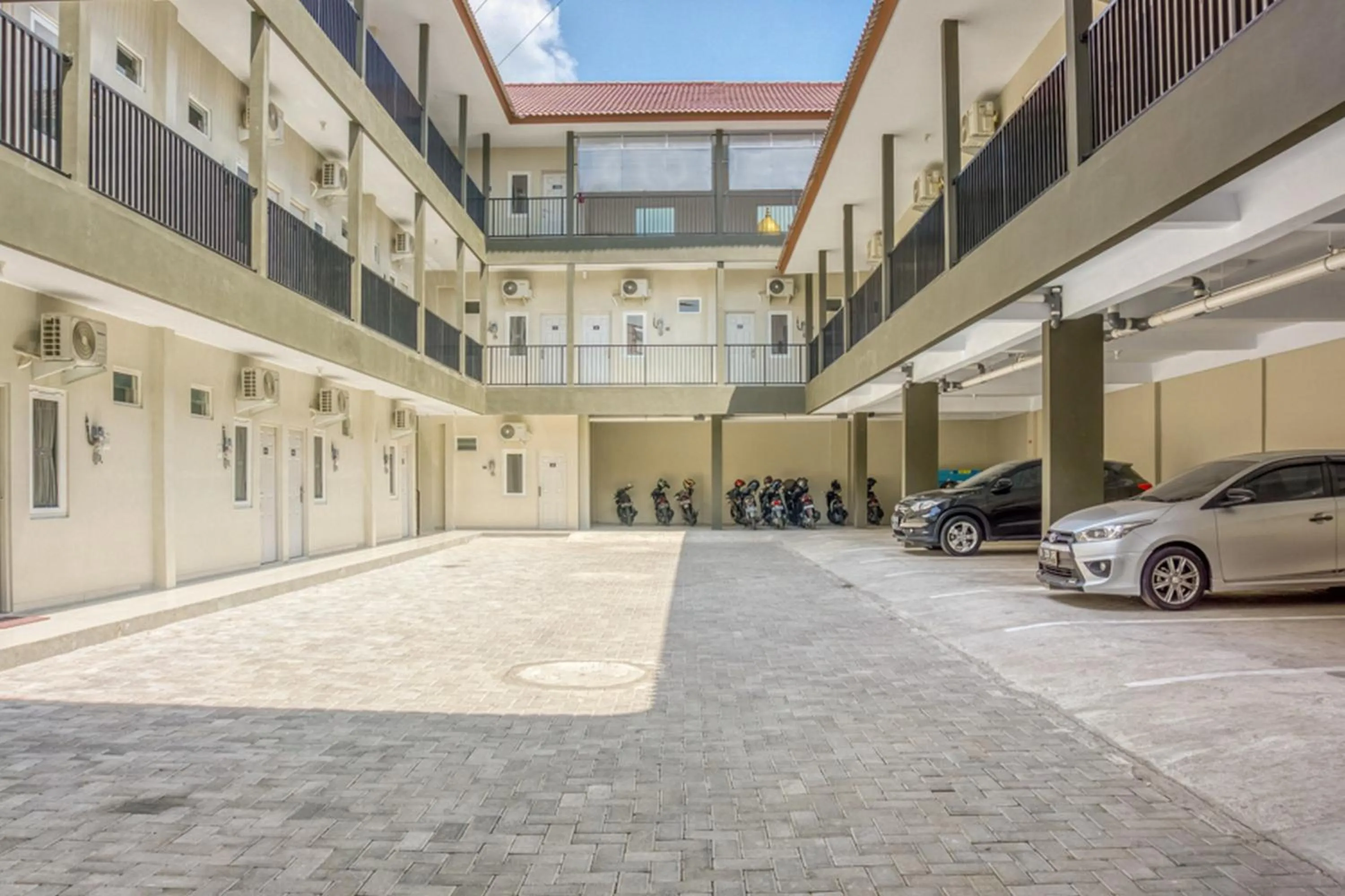 Facade/entrance in RedDoorz @ Plemburan Jakal 2