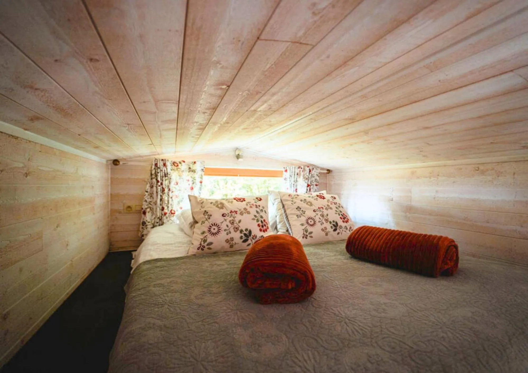 Bed in LES 7 MEUSES - Restaurant & Hébergements HÔTELIERS - INSOLITES - WELLNESS - GÎTES