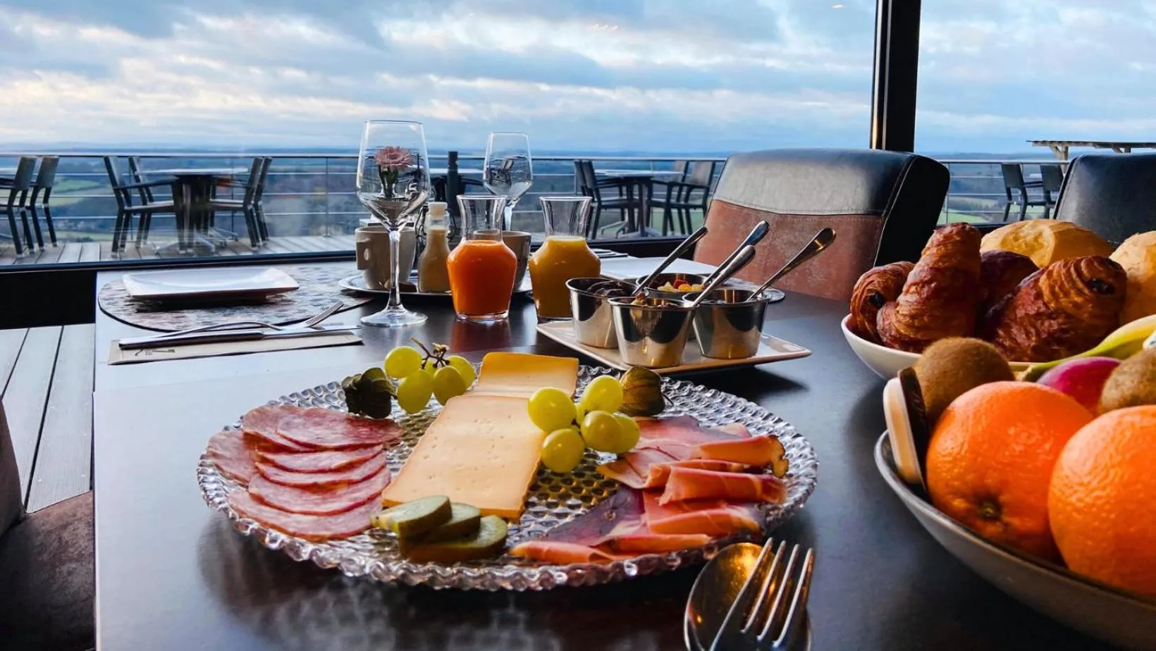 Breakfast in LES 7 MEUSES - Restaurant & Hébergements HÔTELIERS - INSOLITES - WELLNESS - GÎTES