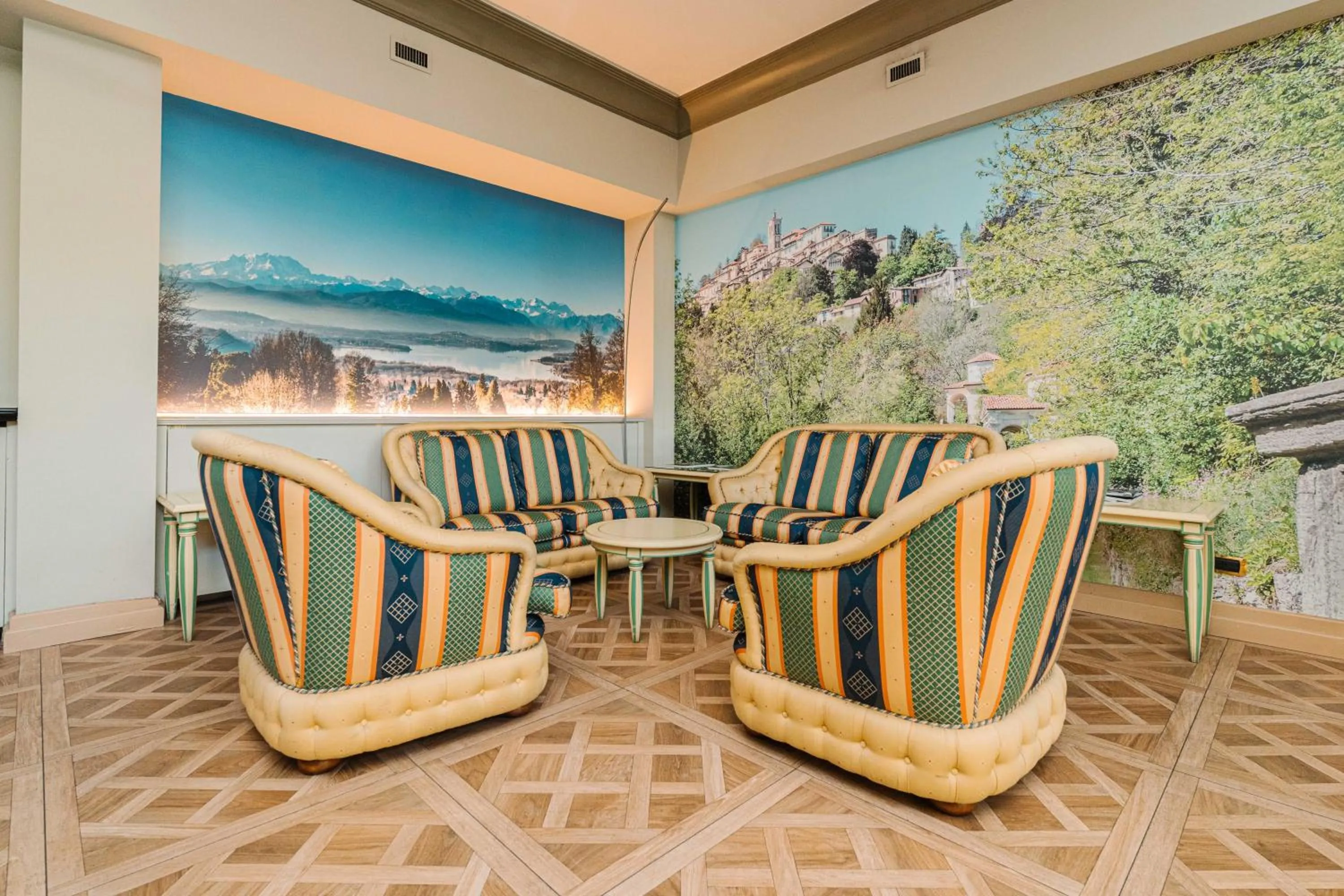 Lobby or reception in Crystal Hotel Varese