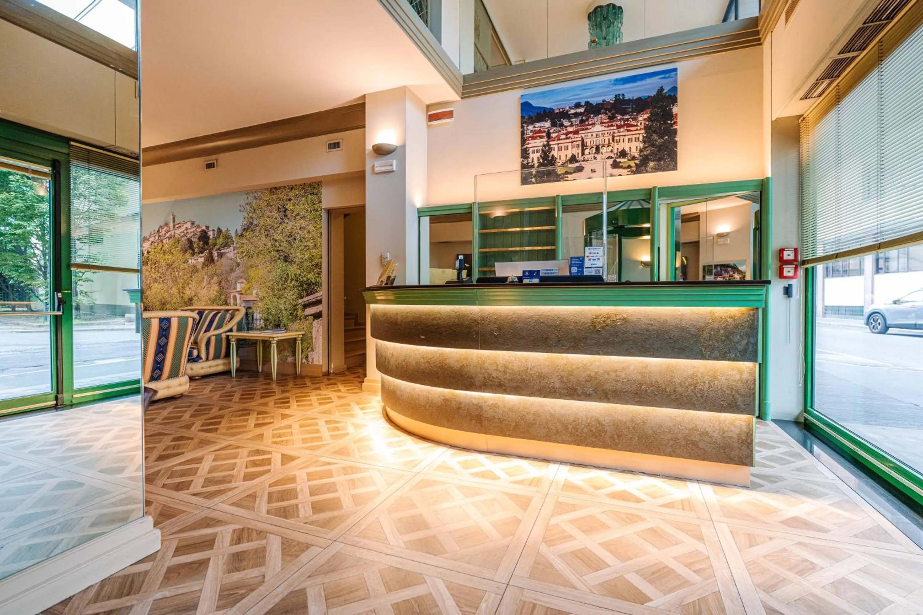 Lobby or reception in Crystal Hotel Varese