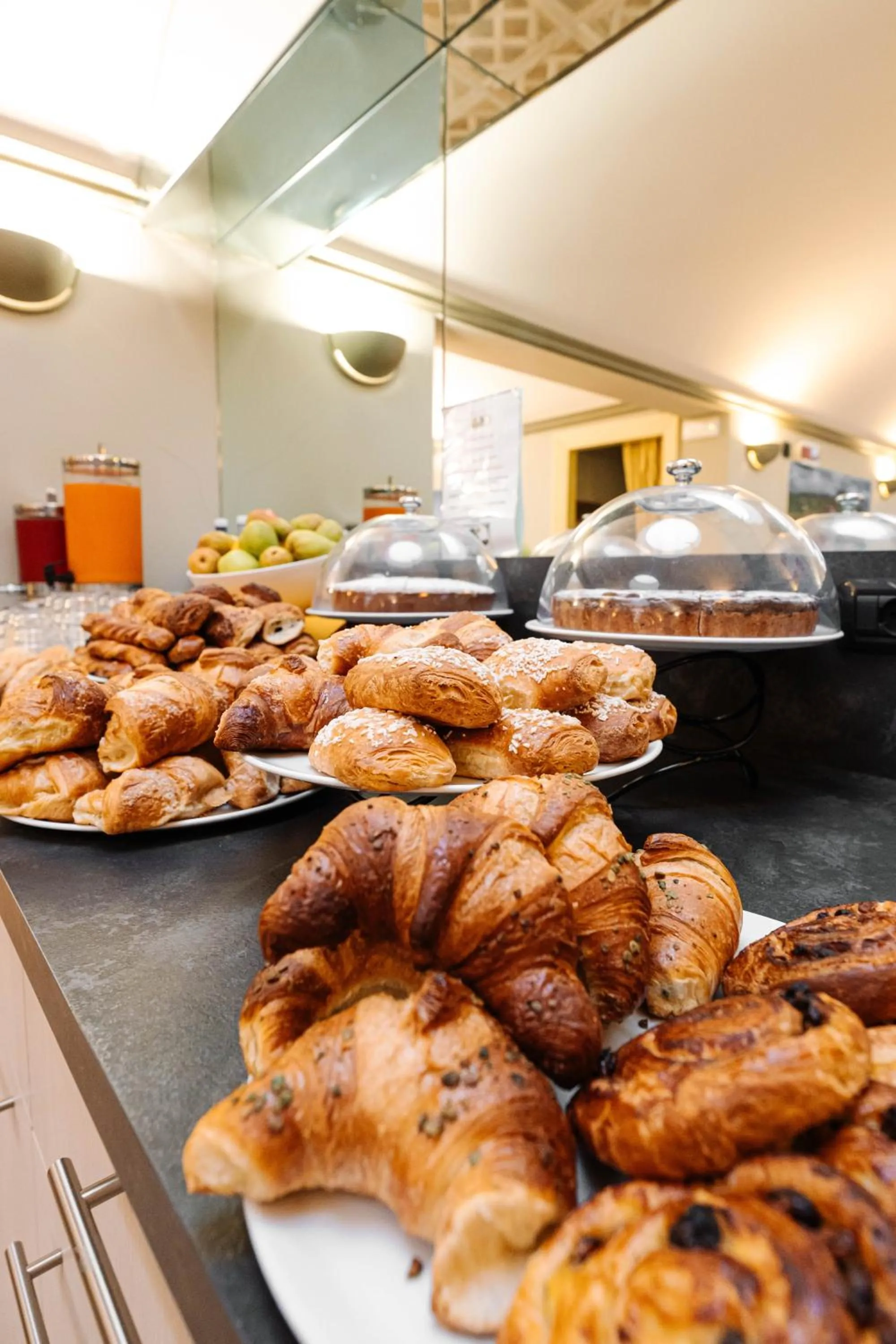 Food and drinks in Crystal Hotel Varese