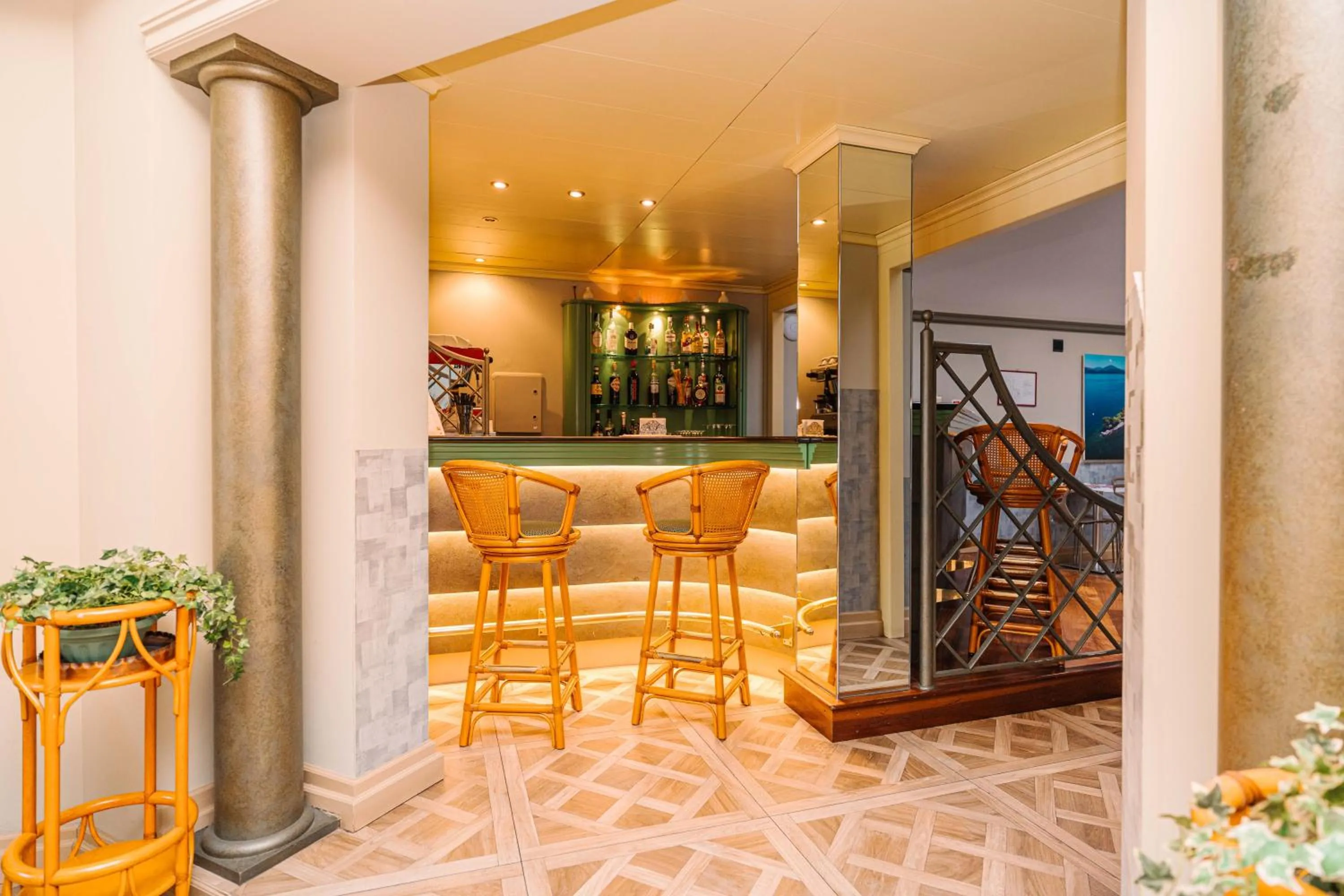 Lounge or bar in Crystal Hotel Varese