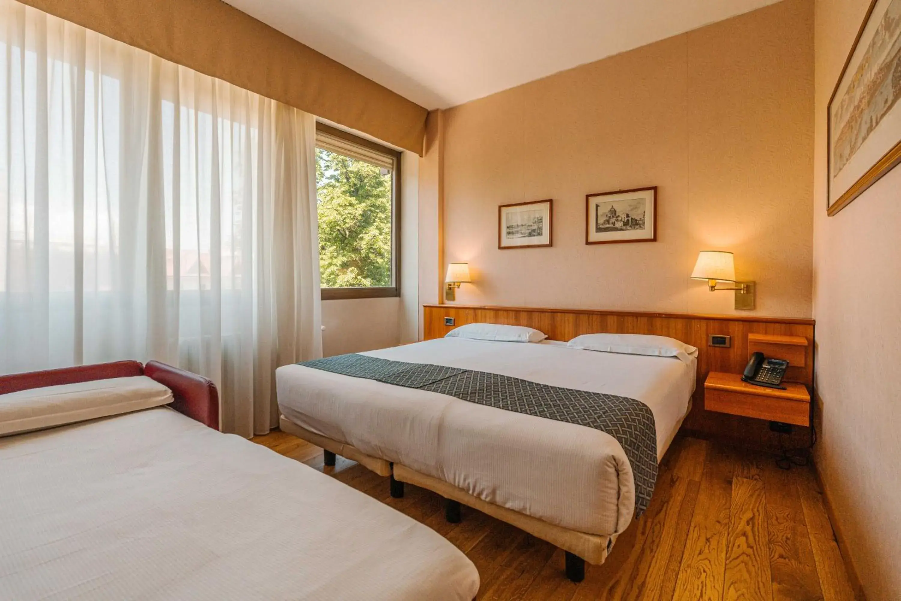 Double Room with Extra Bed in Crystal Hotel Varese Double Room with Extra Bed in Crystal Hotel Varese
