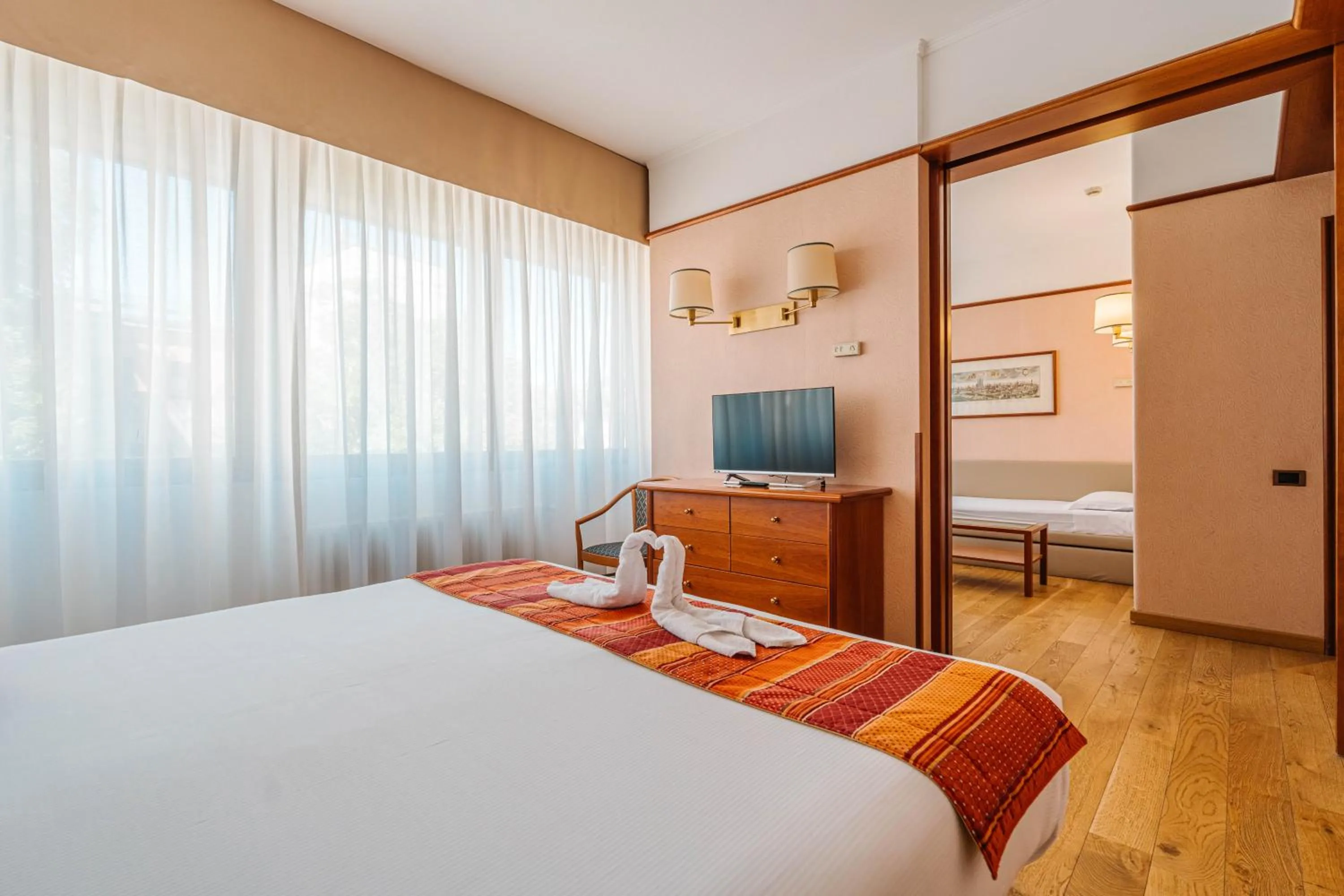 Bedroom, Bed in Crystal Hotel Varese