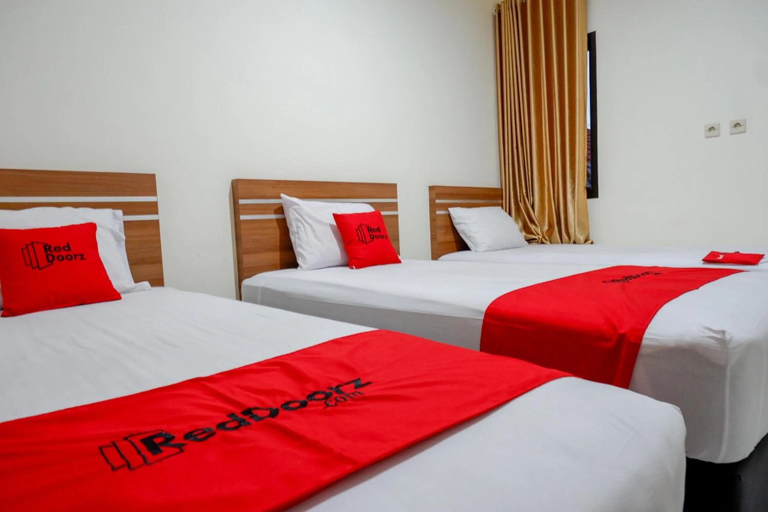 Bedroom, Bed in RedDoorz near Living Plaza Purwokerto