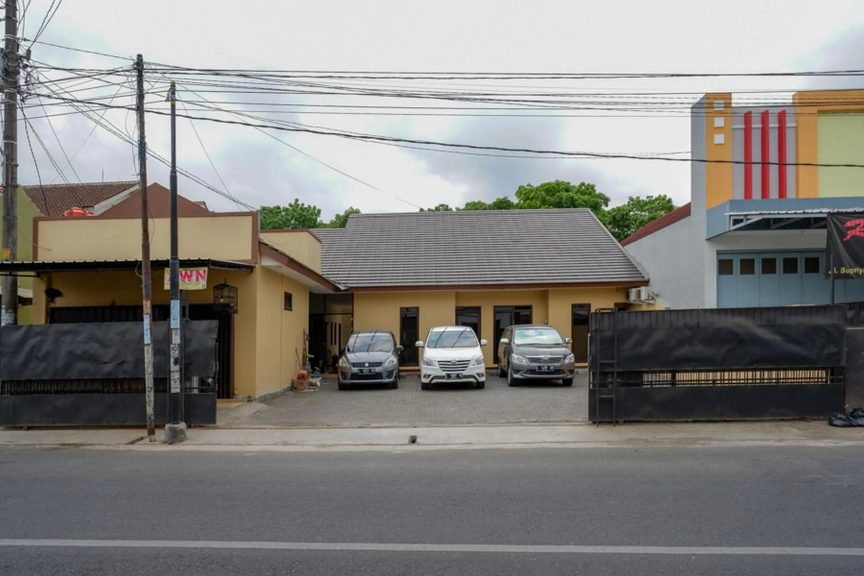 Property logo or sign in RedDoorz near Living Plaza Purwokerto