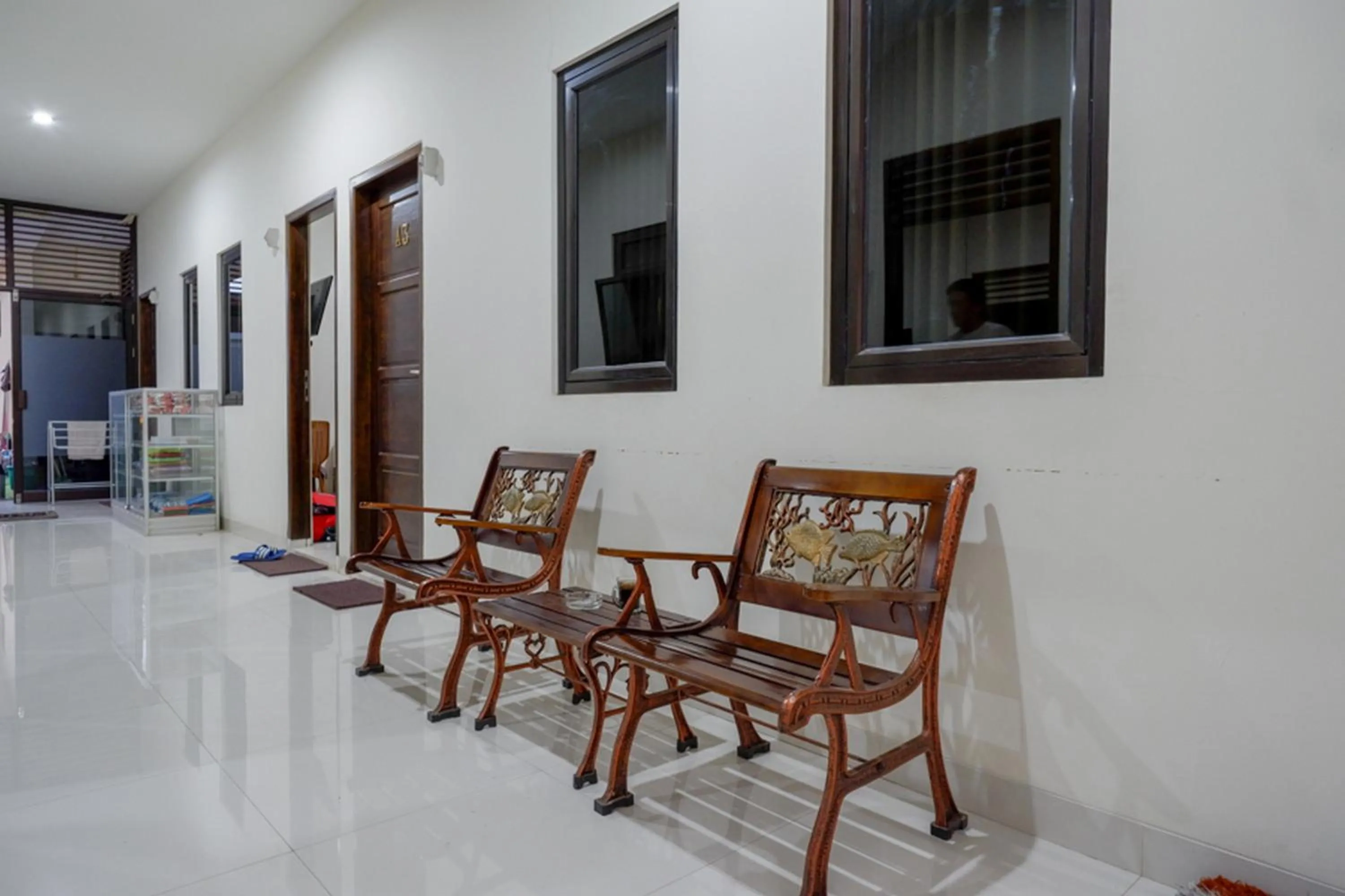 Seating area in RedDoorz near Living Plaza Purwokerto