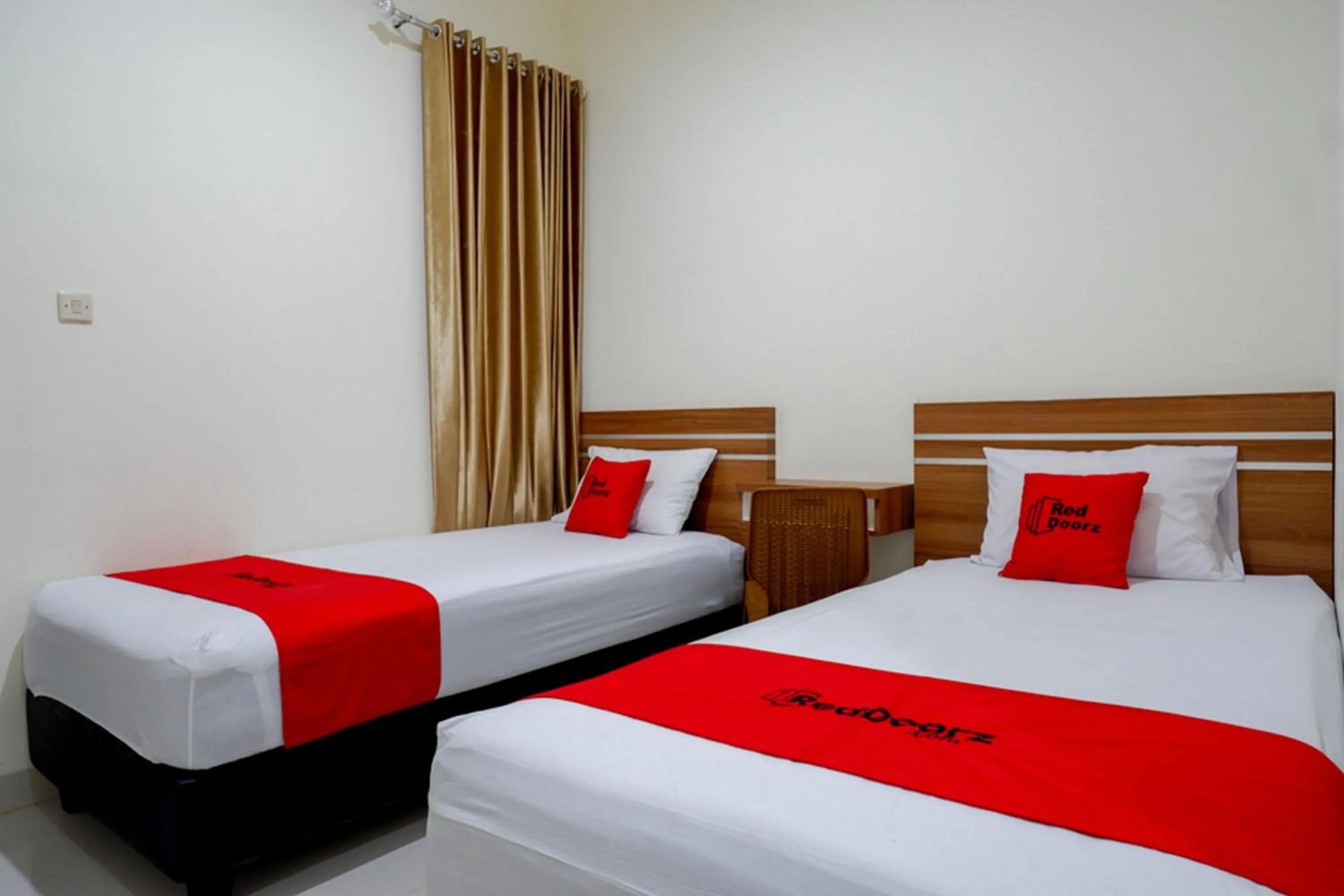Bedroom, Bed in RedDoorz near Living Plaza Purwokerto