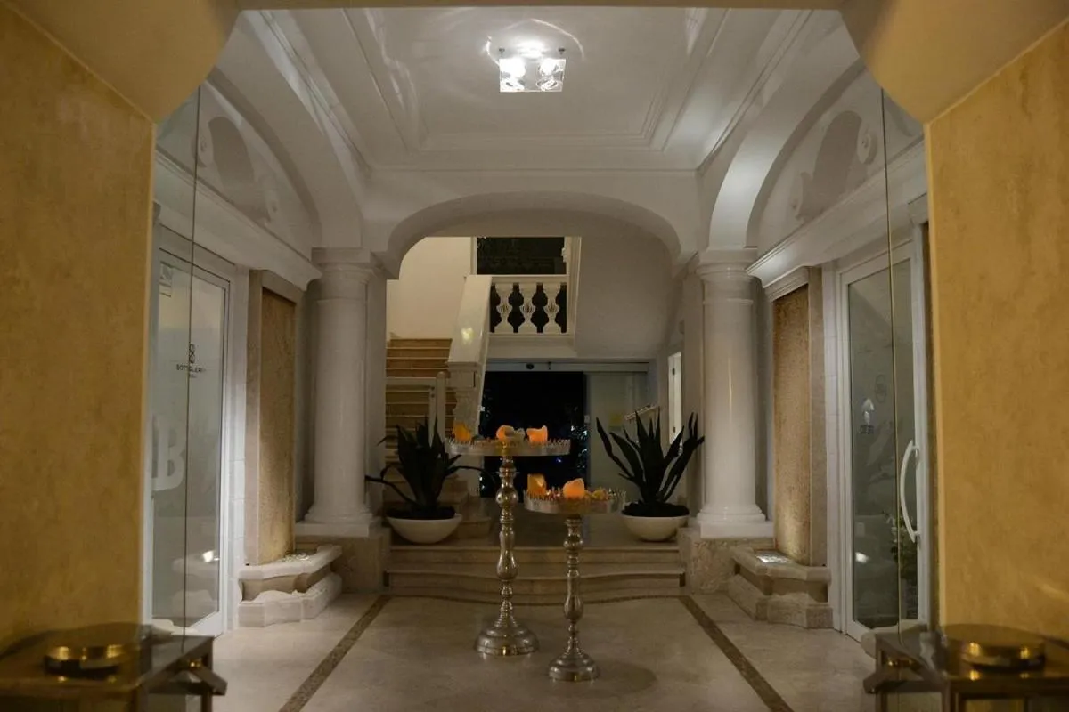 Lobby or reception in Relais Corte Degli Aragonesi