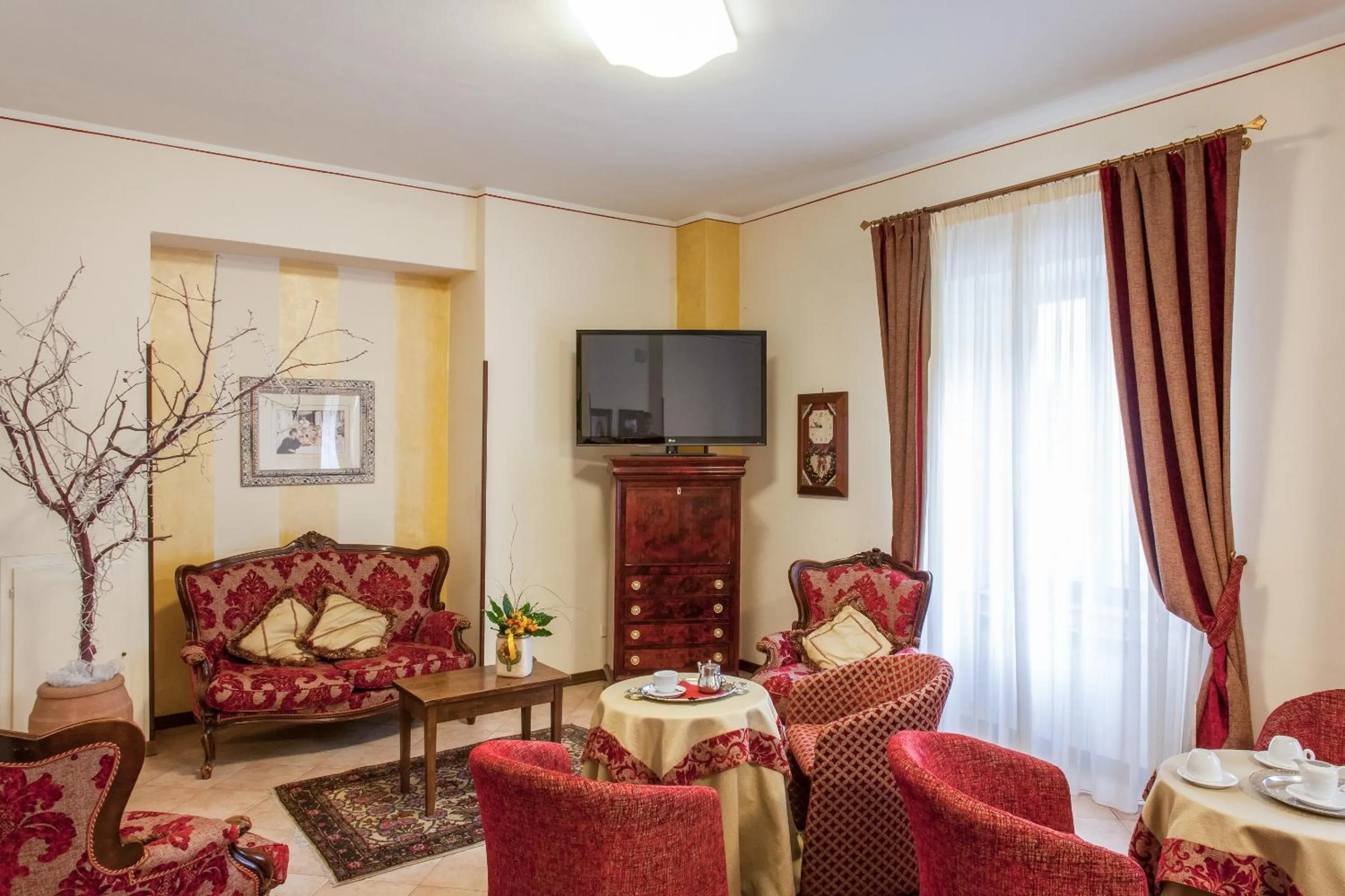 Communal lounge/ TV room in Hotel Fabbrini