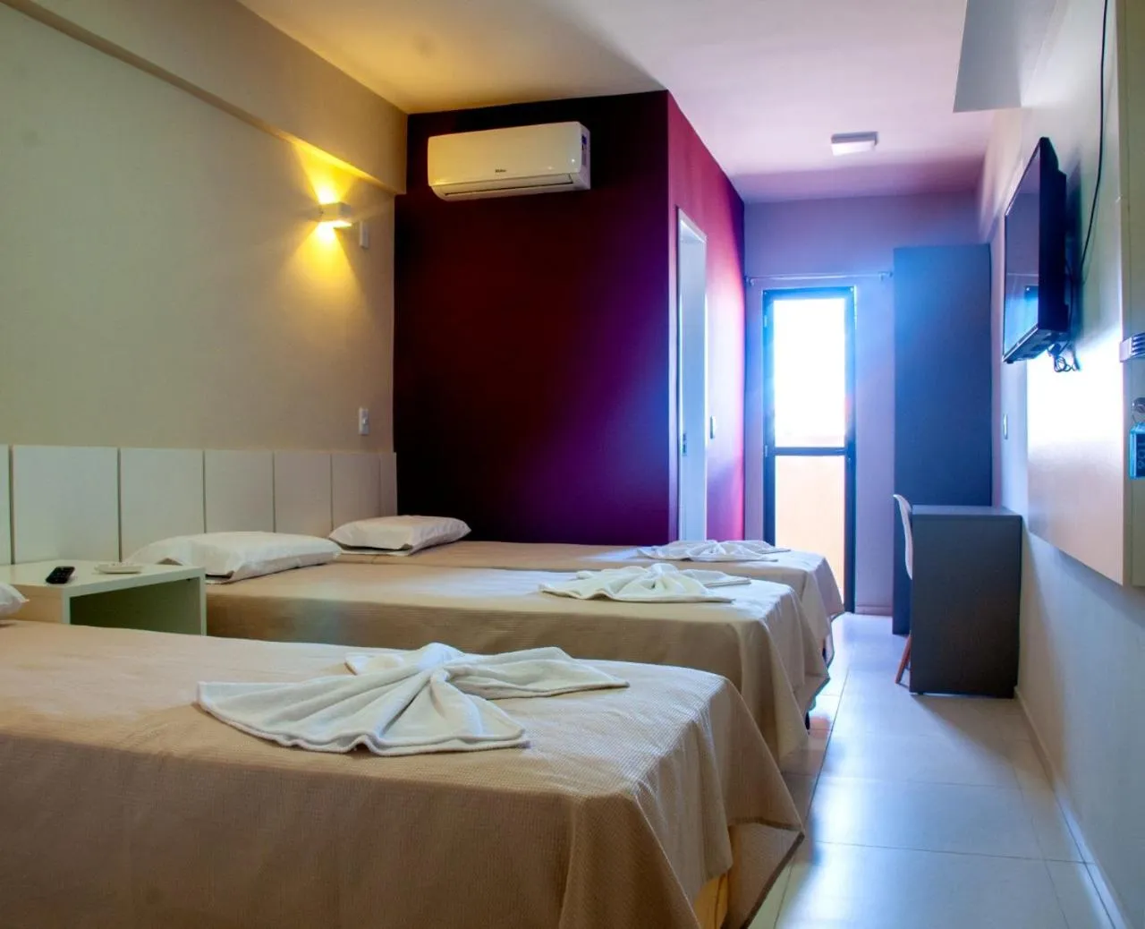 Communal lounge/ TV room, Bed in Murano Center Hotel