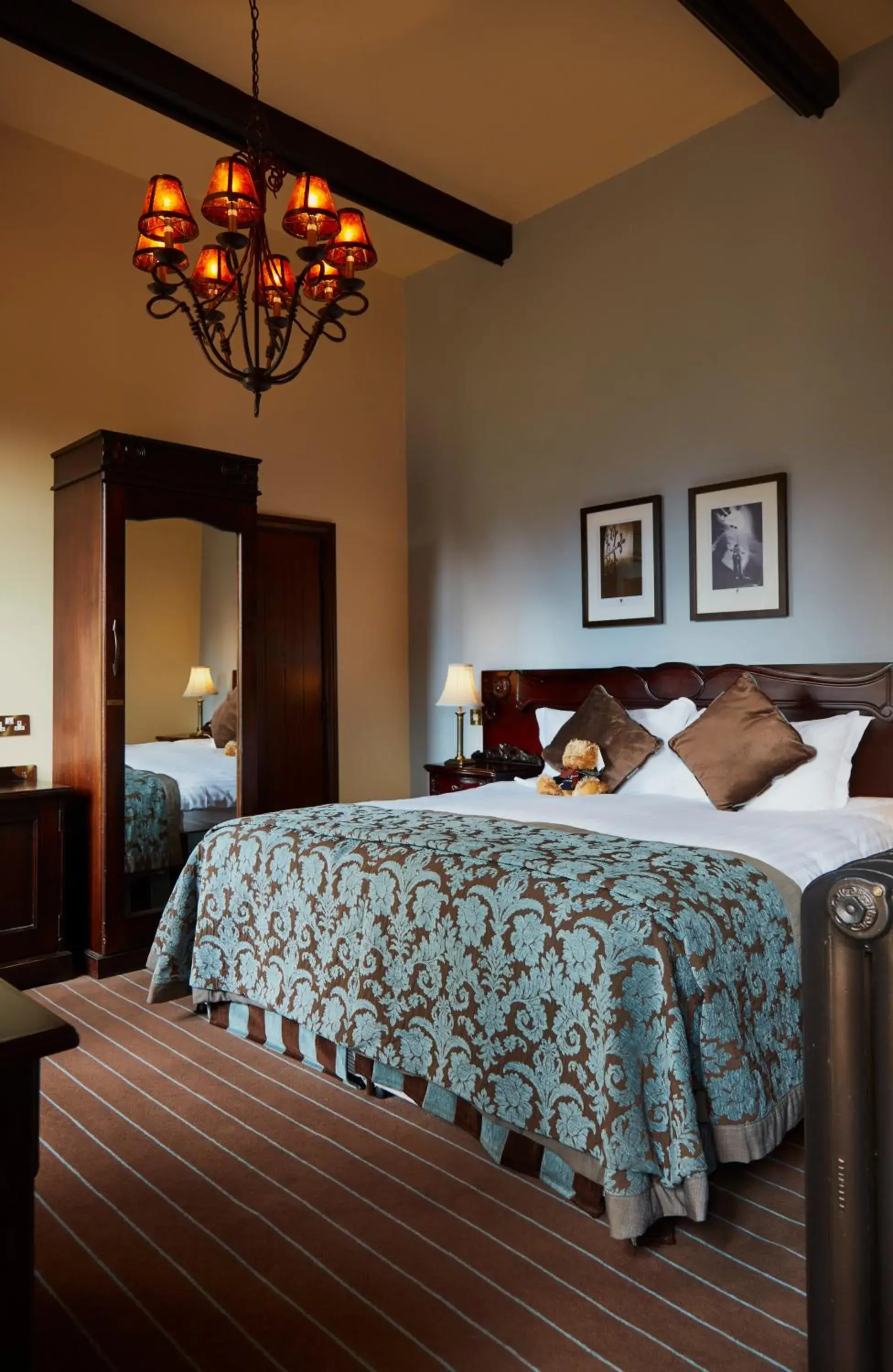 Standard Twin Room in Peckforton Castle Standard Twin Room in Peckforton Castle