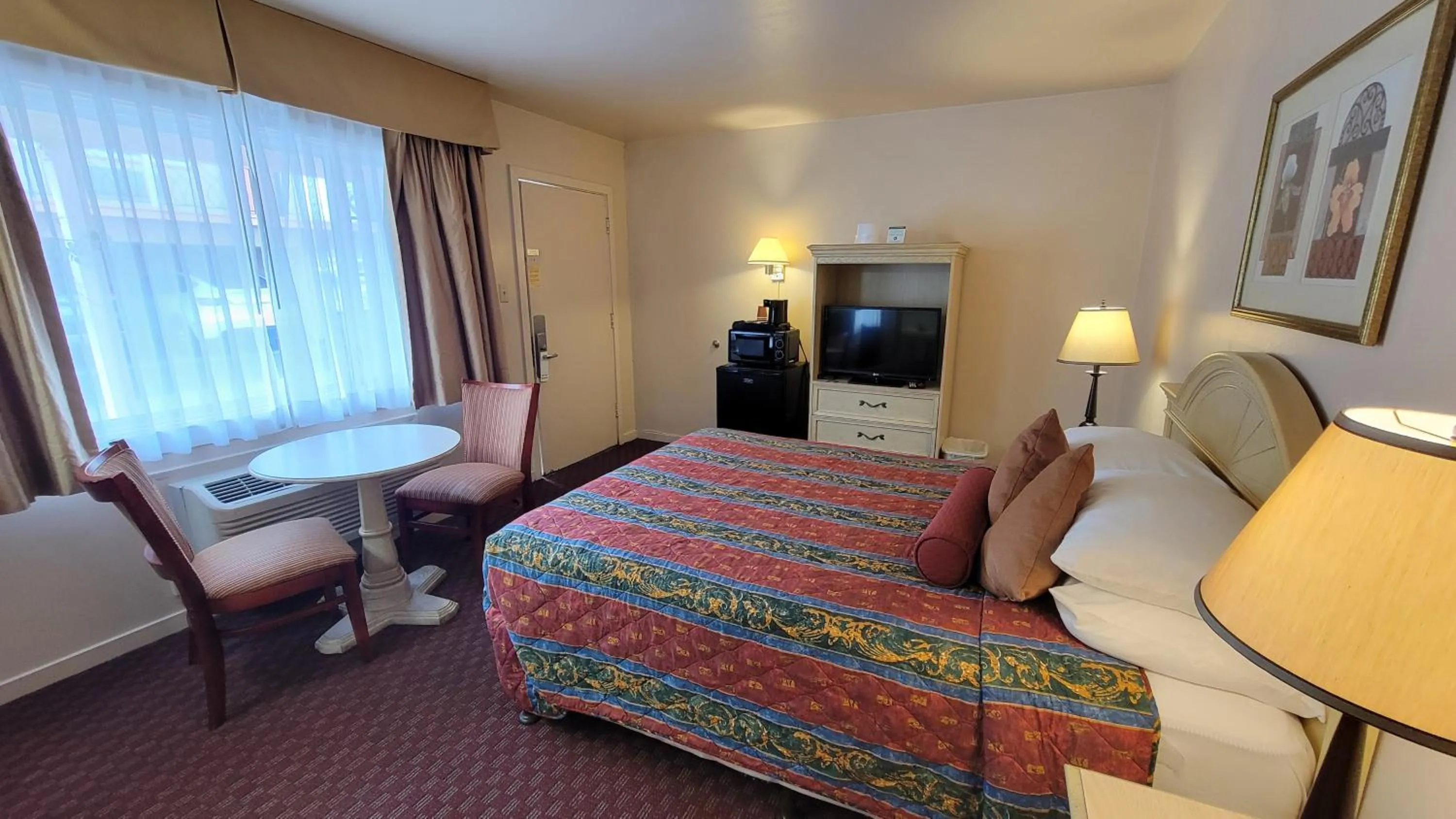 Bed in El Camino Inn