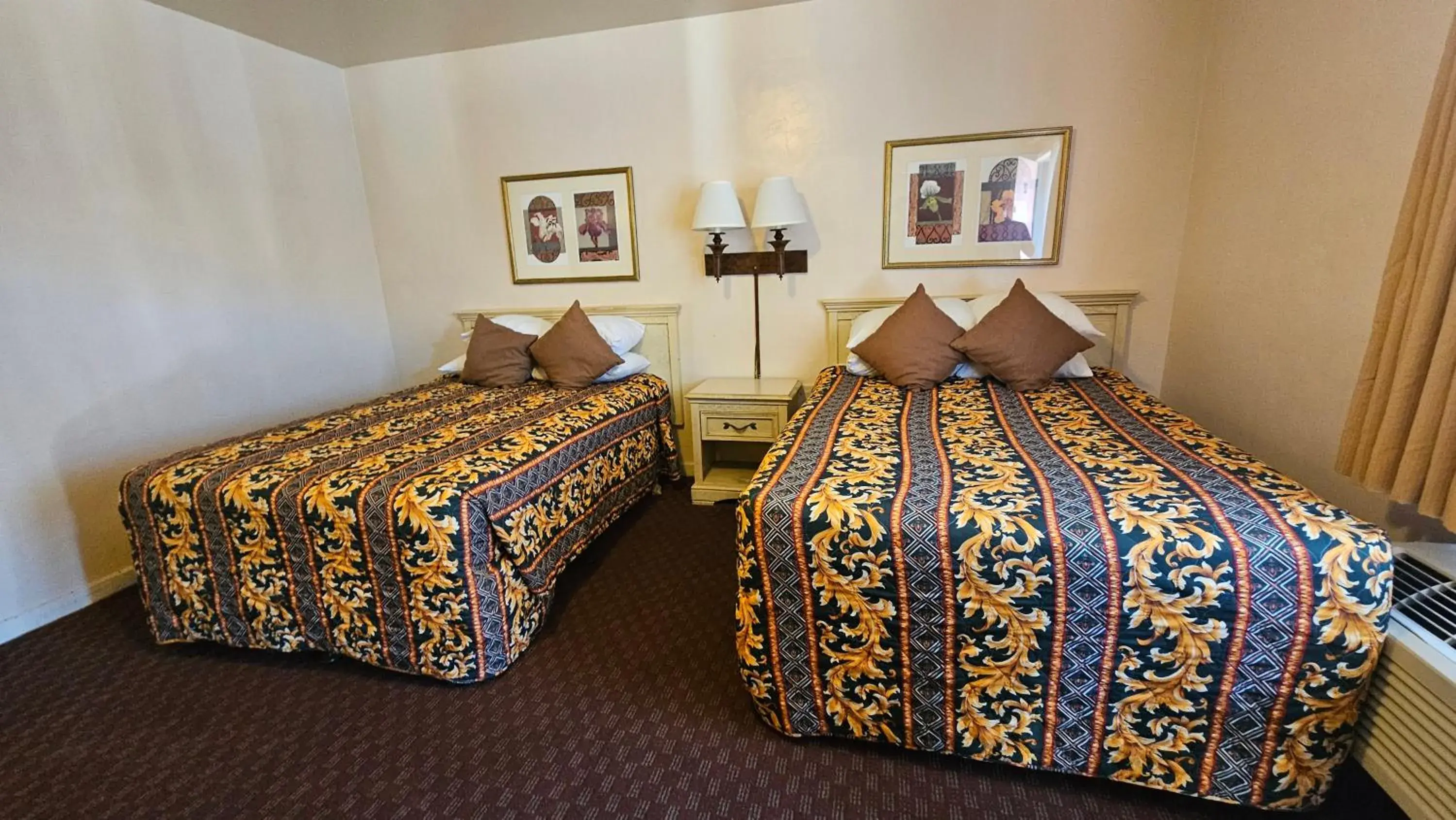 Room with Two Double Beds in El Camino Inn Room with Two Double Beds in El Camino Inn