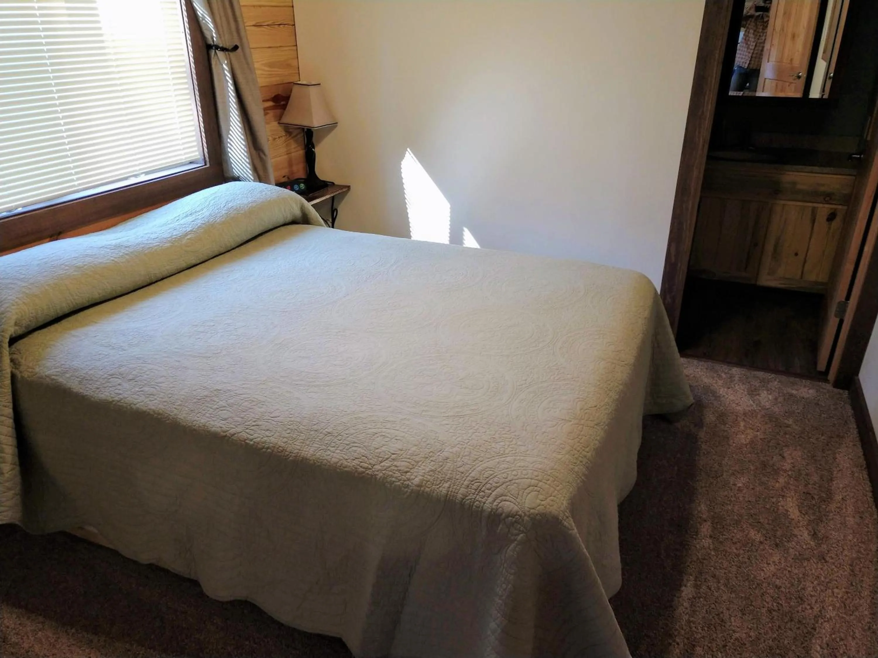 Bed in Freedom Ridge Cabins