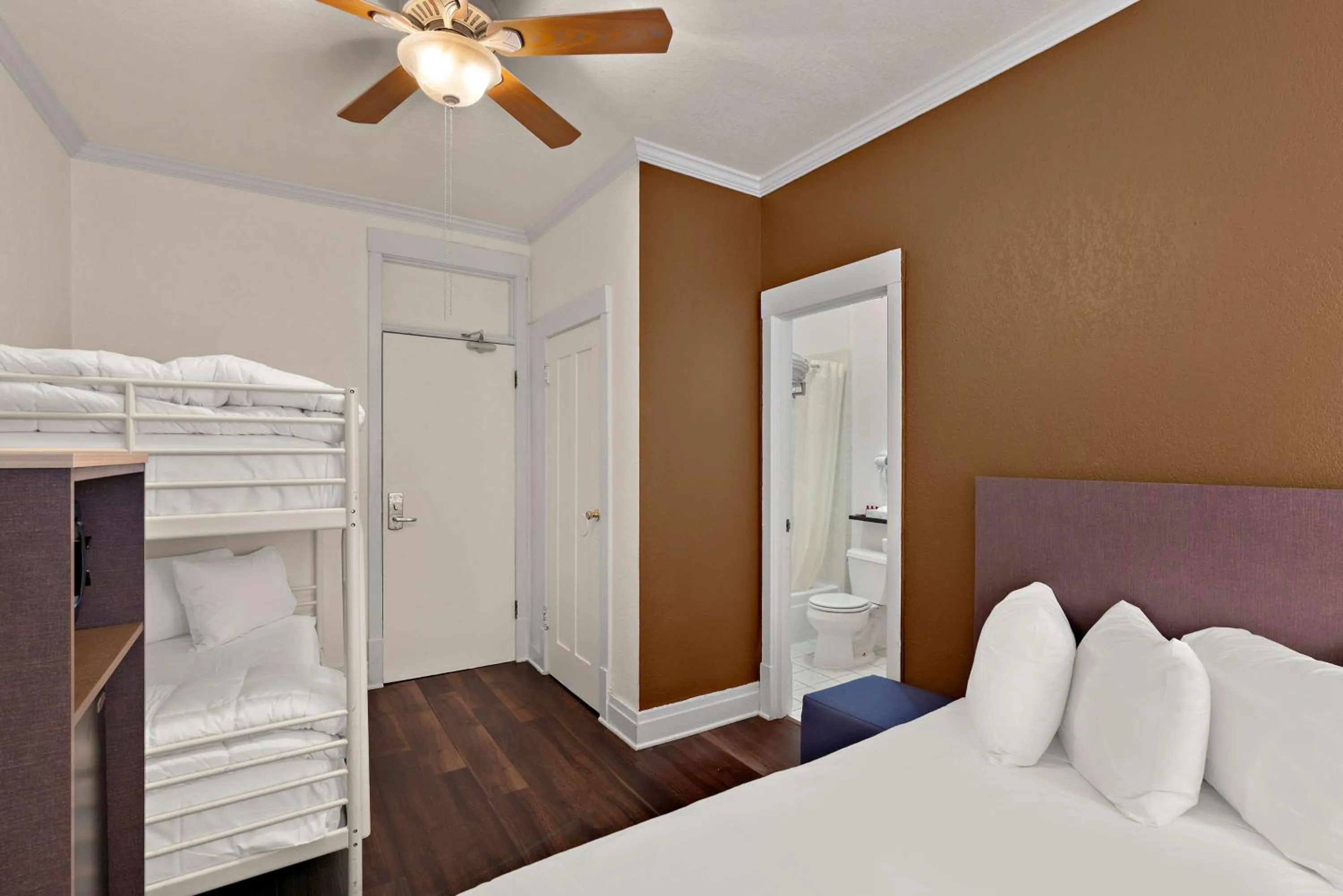 Bedroom, Bed in Mithila San Francisco - SureStay Collection by Best Western