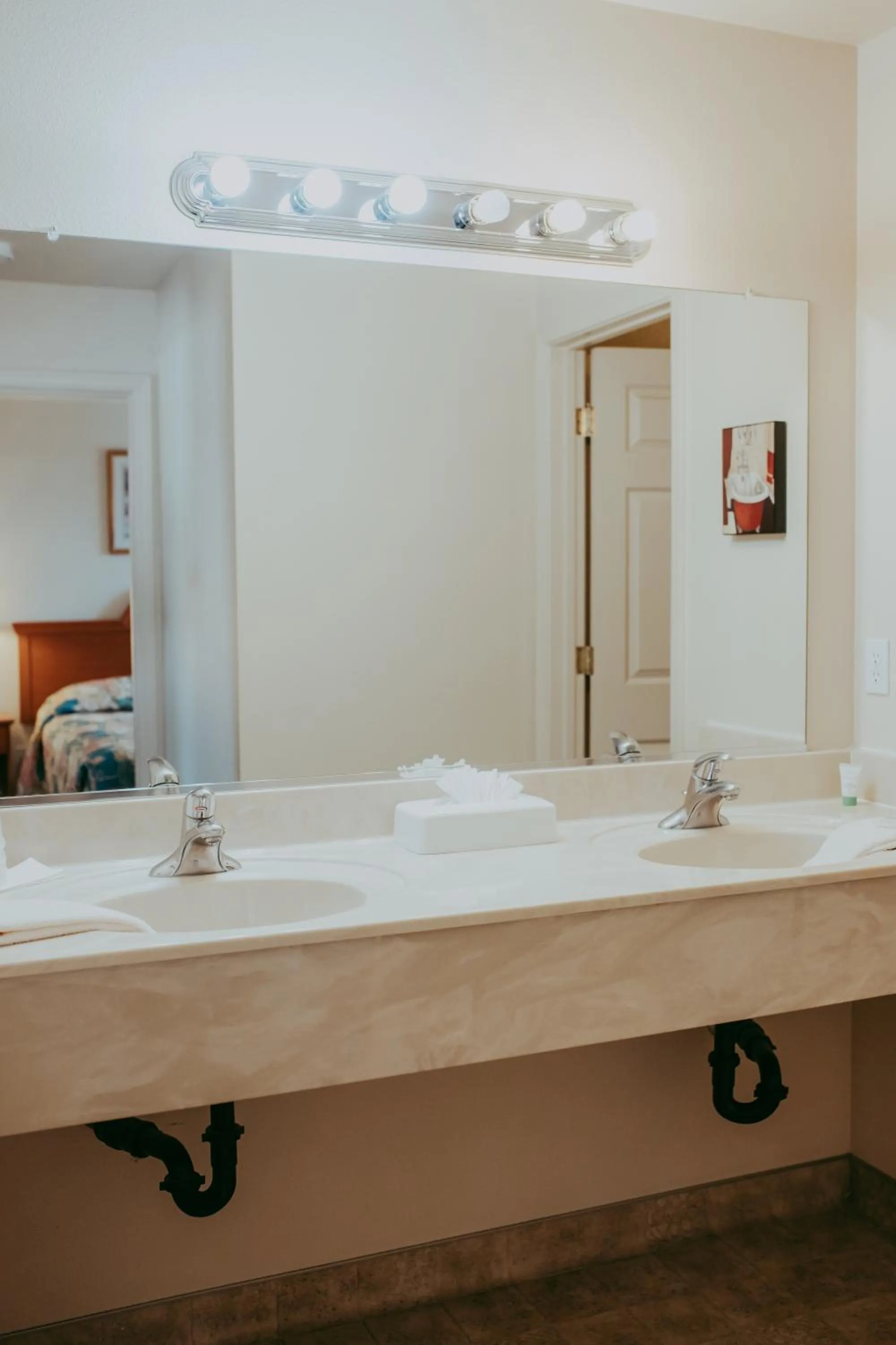 Bathroom, Bed in Carson City Plaza Hotel