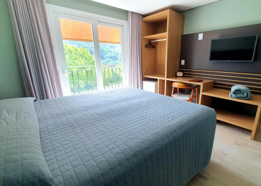 Balcony/Terrace, Bed in Sky Palace Hotel