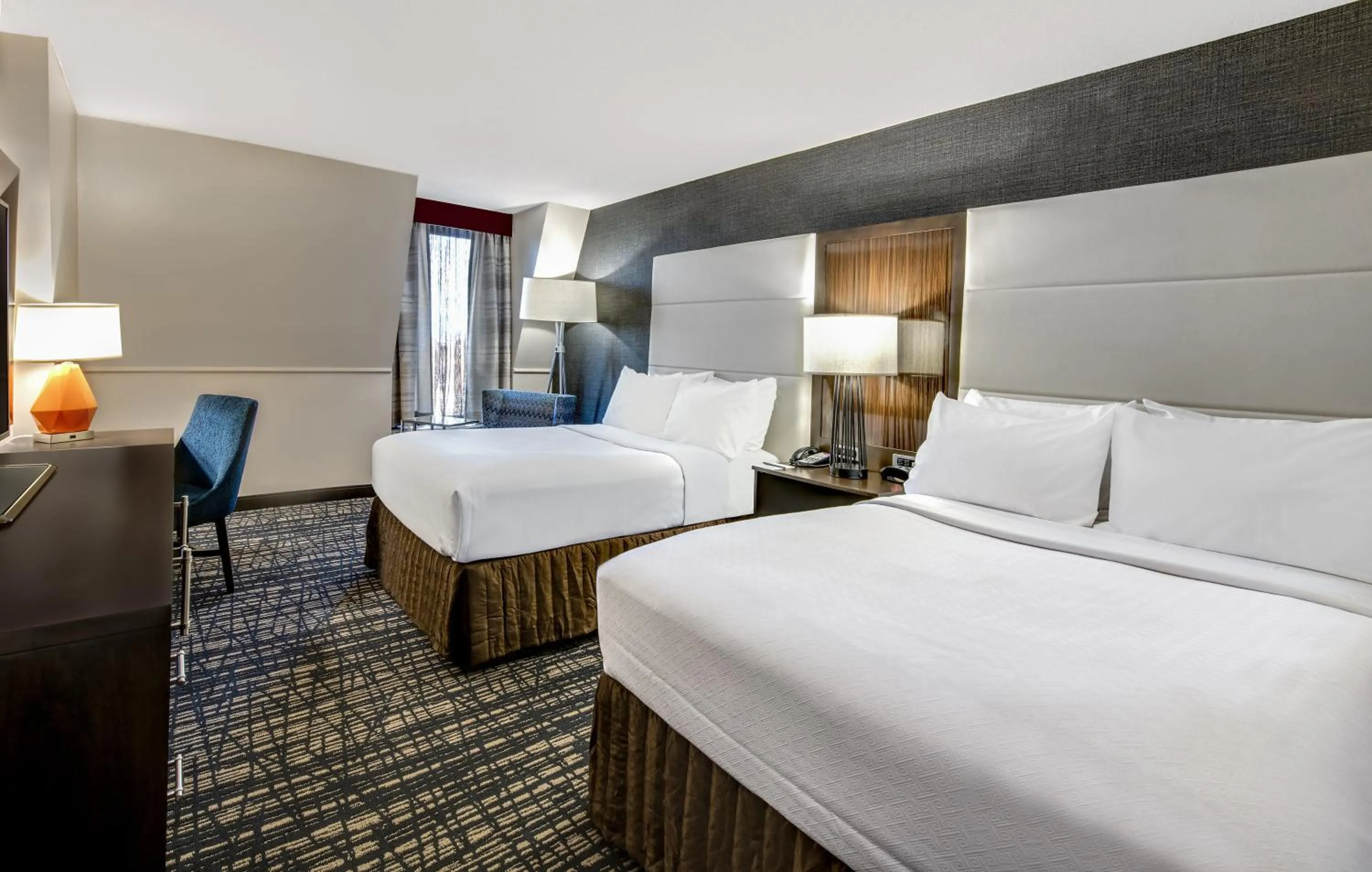 Photo of the whole room, Bed in Crowne Plaza Annapolis by IHG
