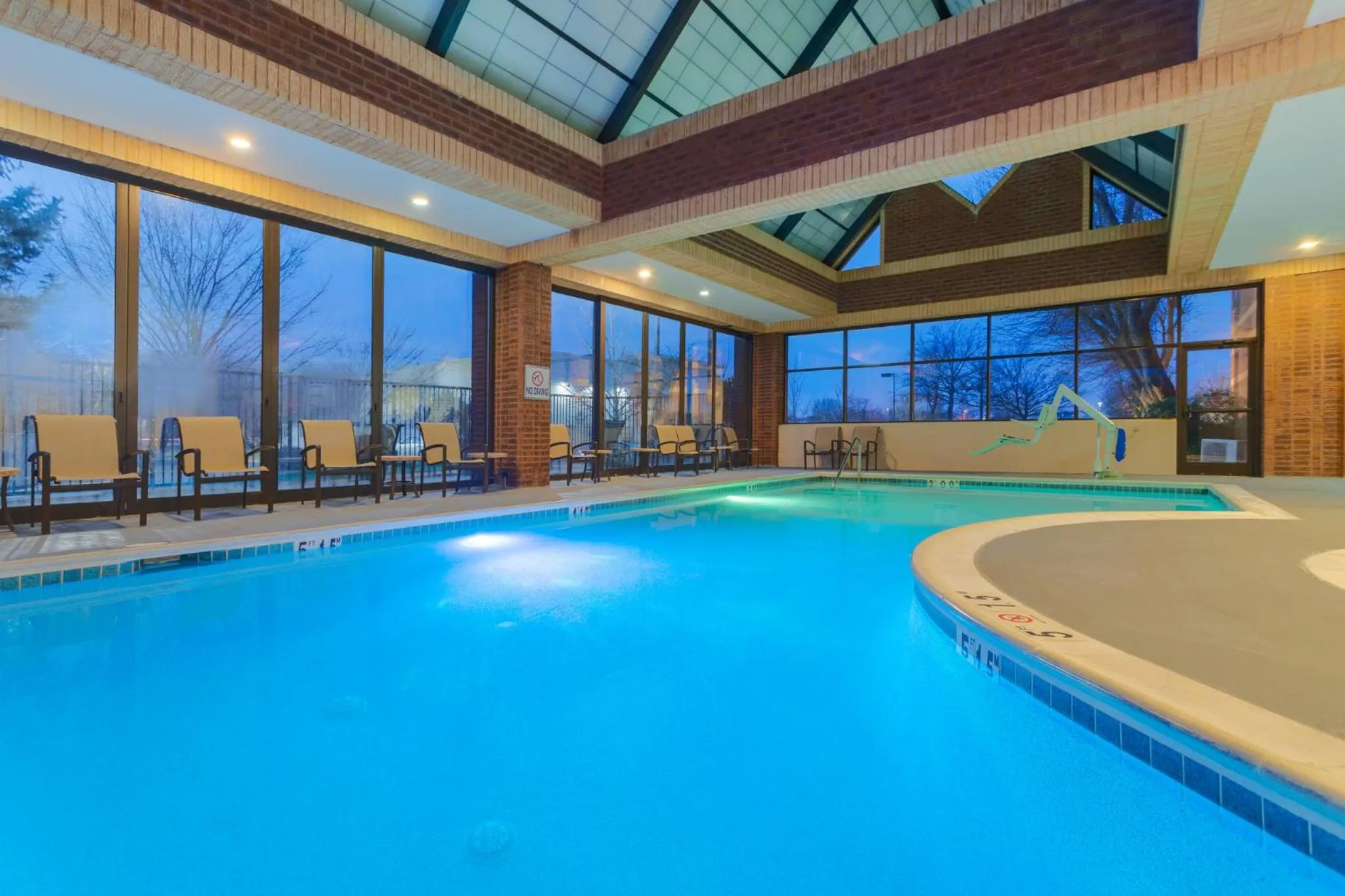 Swimming pool in Crowne Plaza Annapolis by IHG