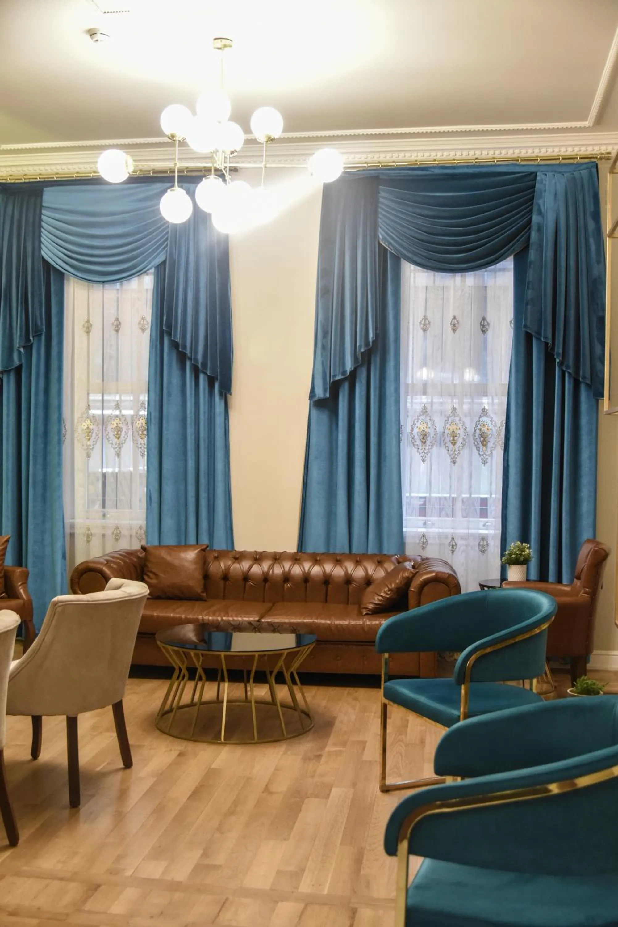 Communal lounge/ TV room in LUXIR HOTEL