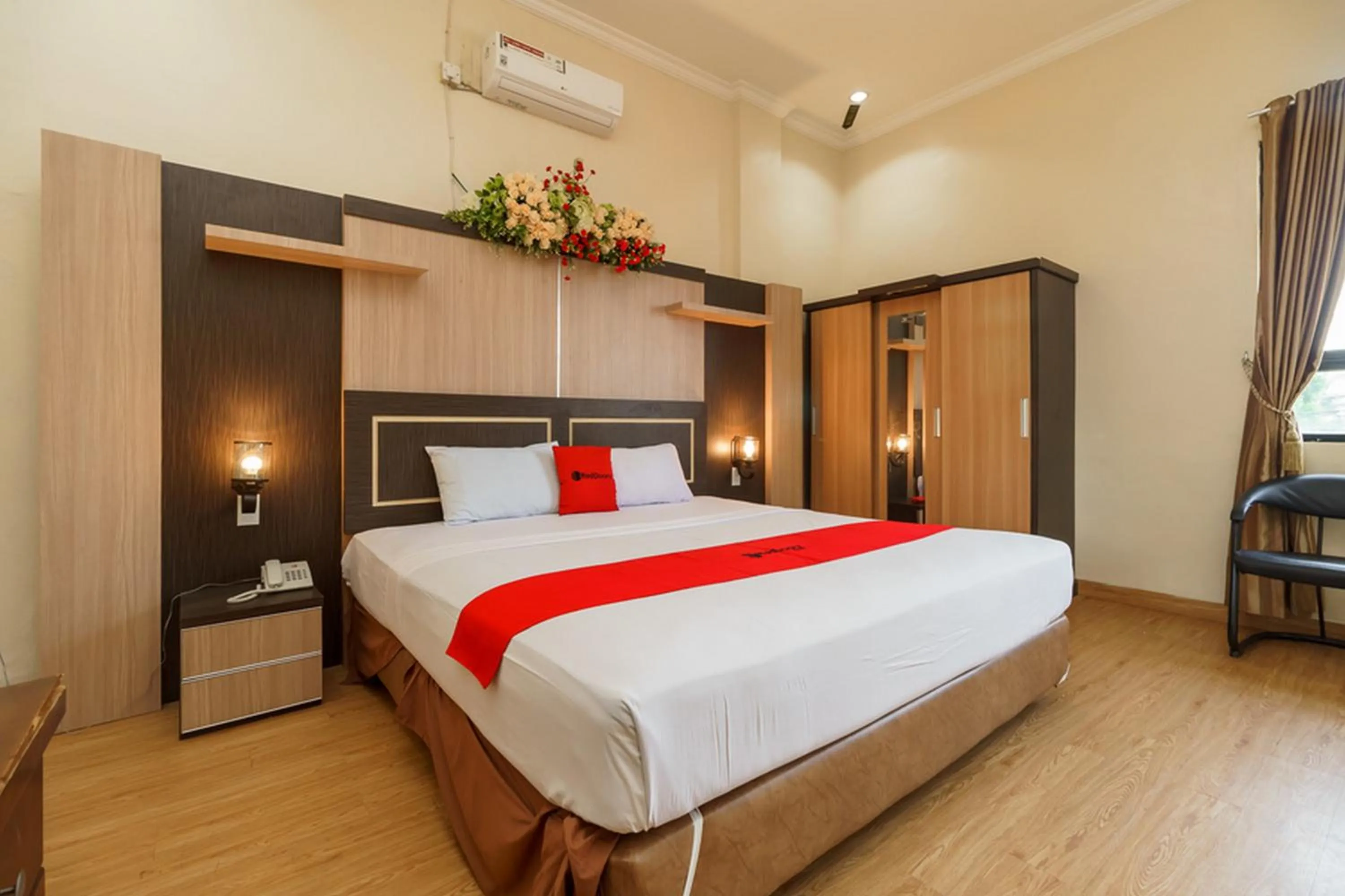 Bed in RedDoorz Plus @ Hotel Sempurna Watervang Lubuk Linggau