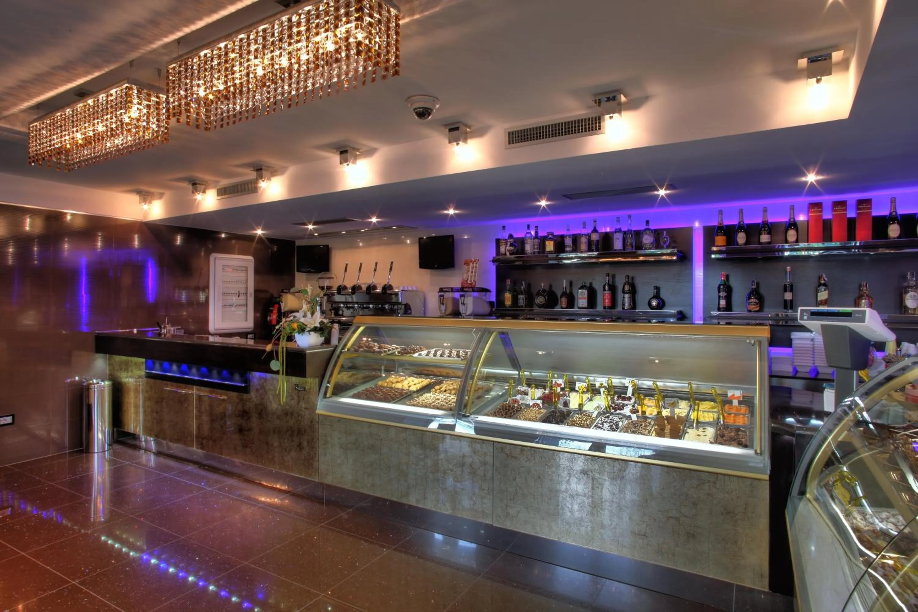 On-site shops in Hotel Cenacolo