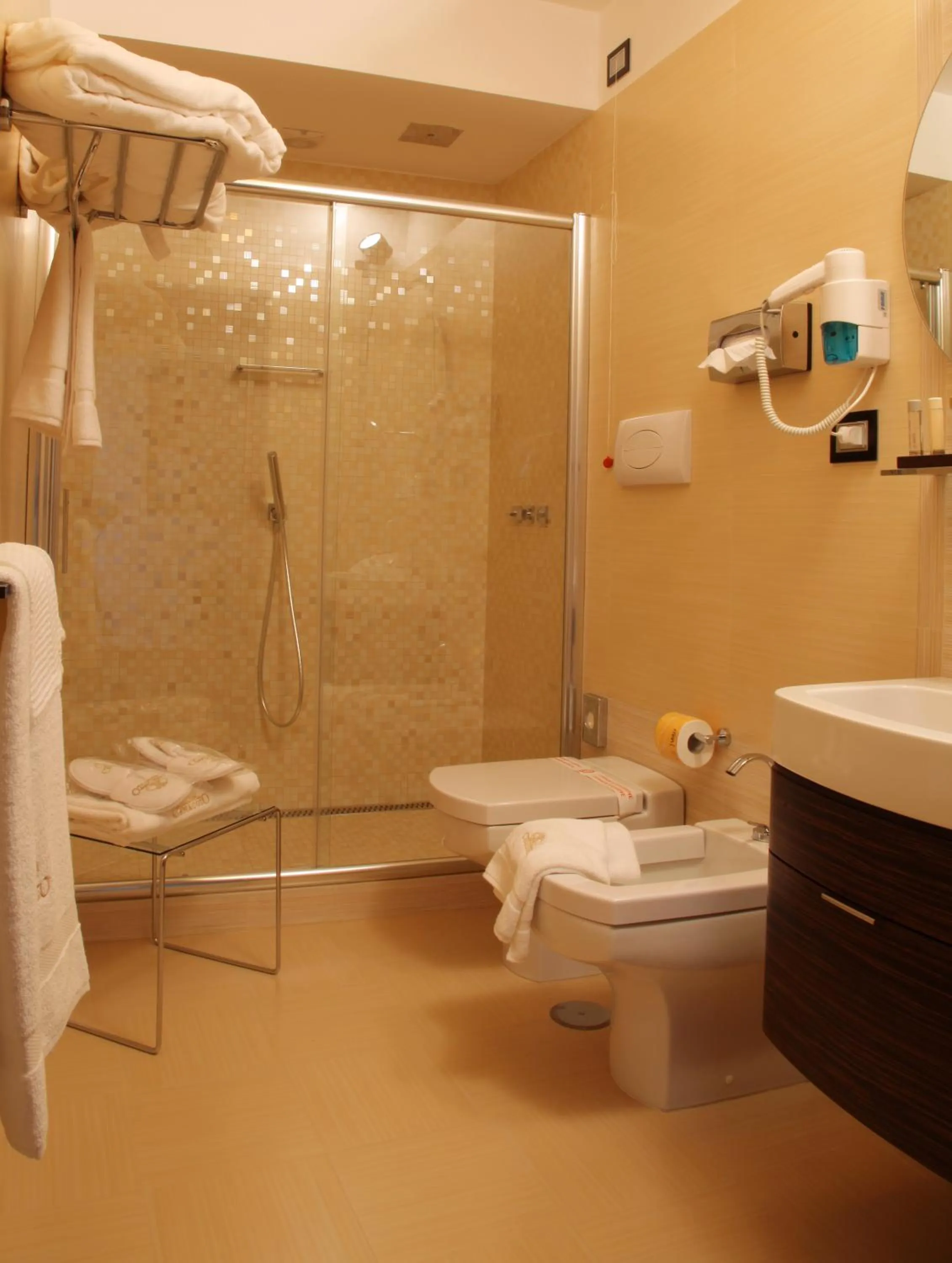 Bathroom in Hotel Cenacolo