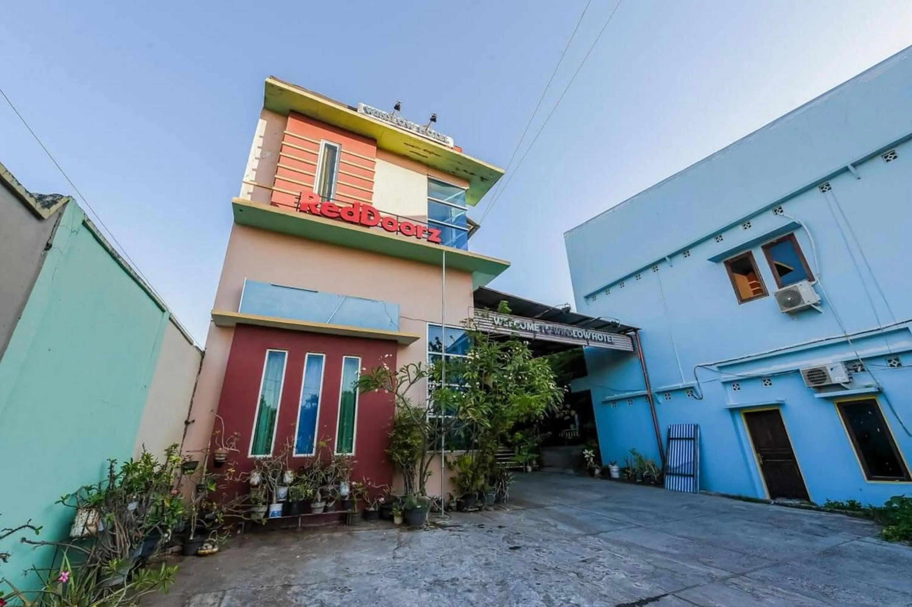 Facade/entrance in RedDoorz near Mangrove Forest Kupang