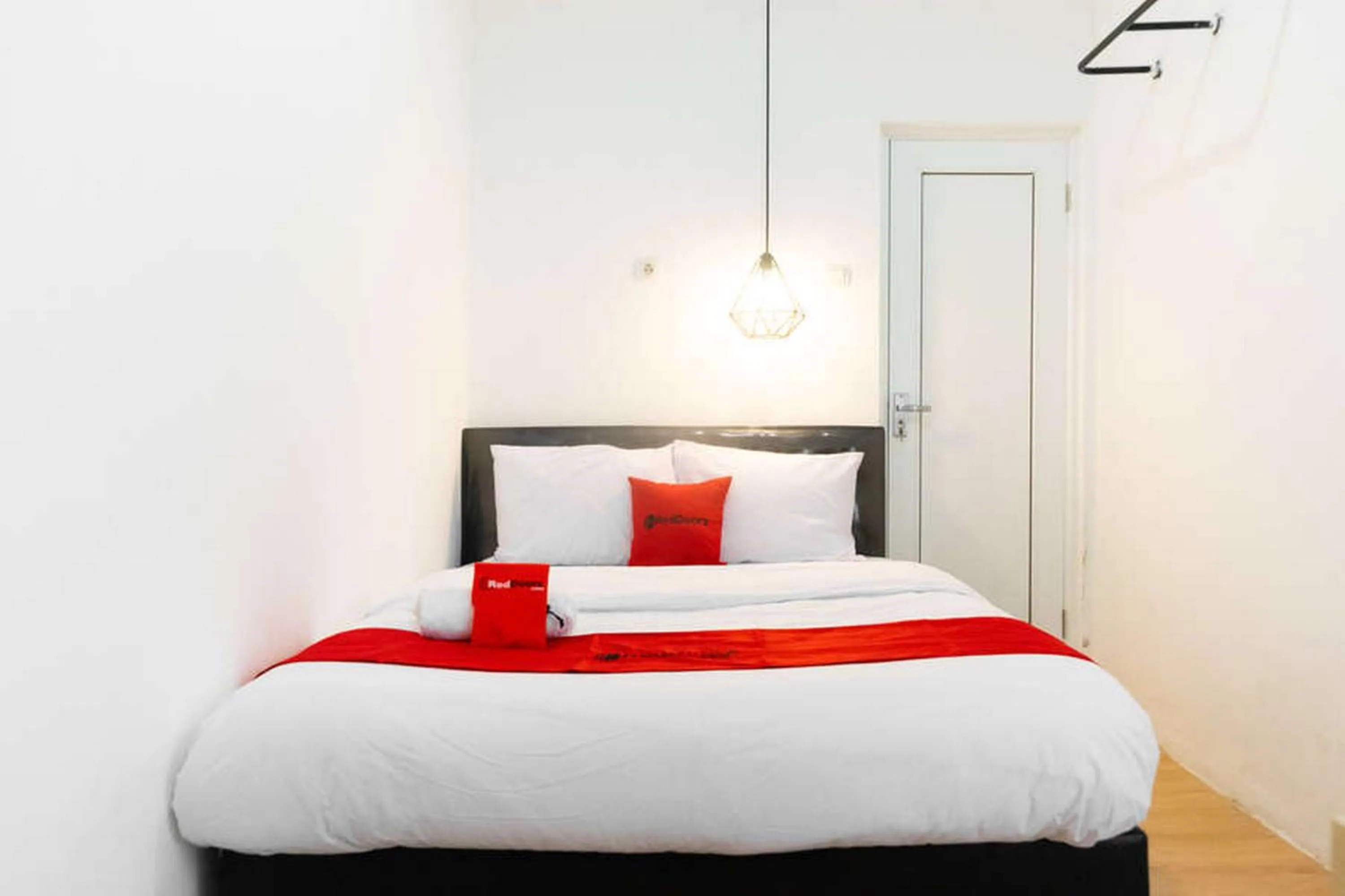 Bedroom, Bed in RedDoorz near Sam Poo Kong 3 Semarang