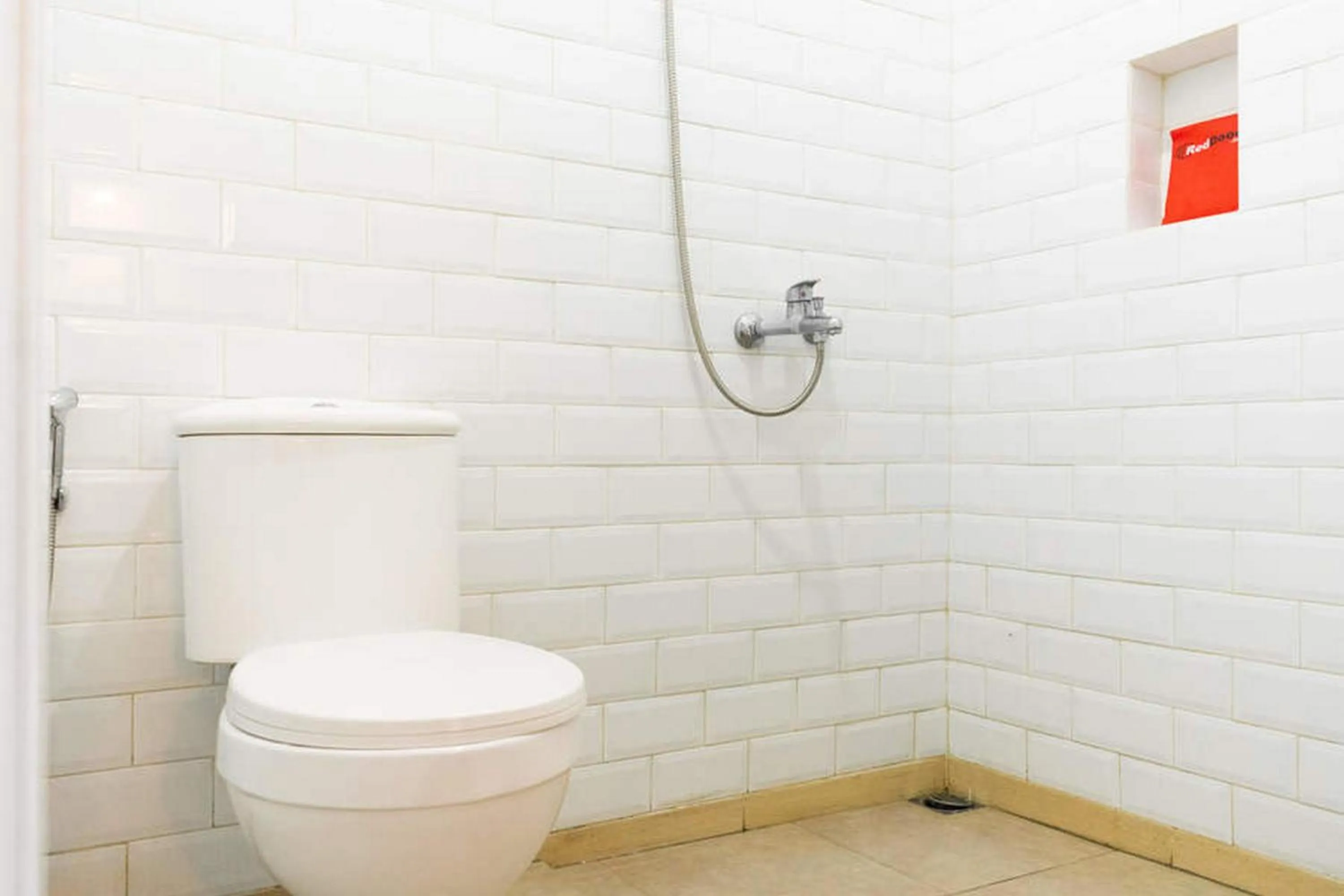 Bathroom in RedDoorz near Sam Poo Kong 3 Semarang