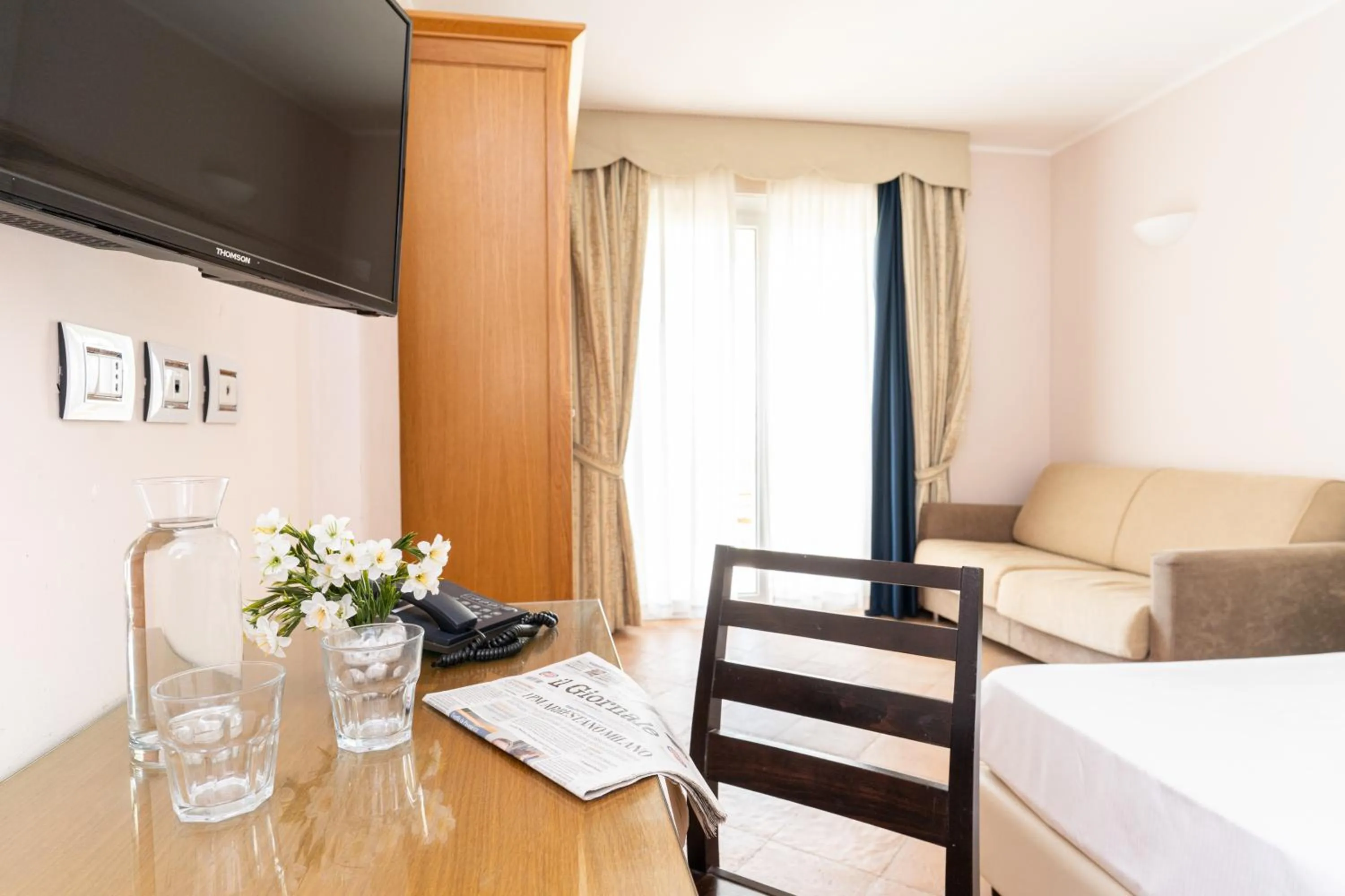 TV and multimedia, Bed in Santa Monica Resort