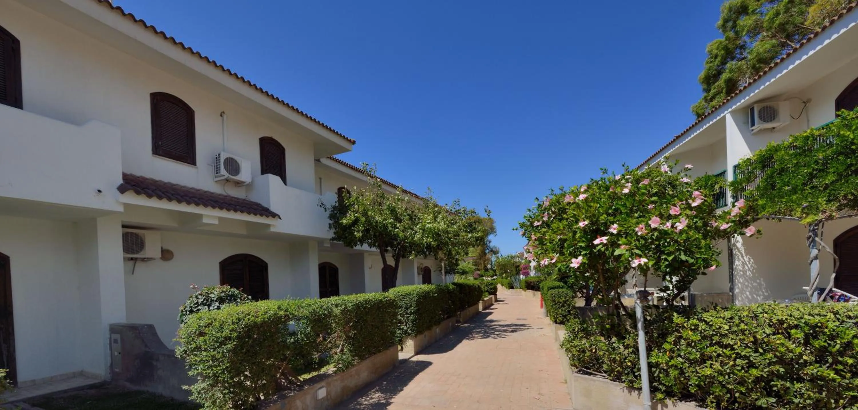 Property building in Santa Monica Resort
