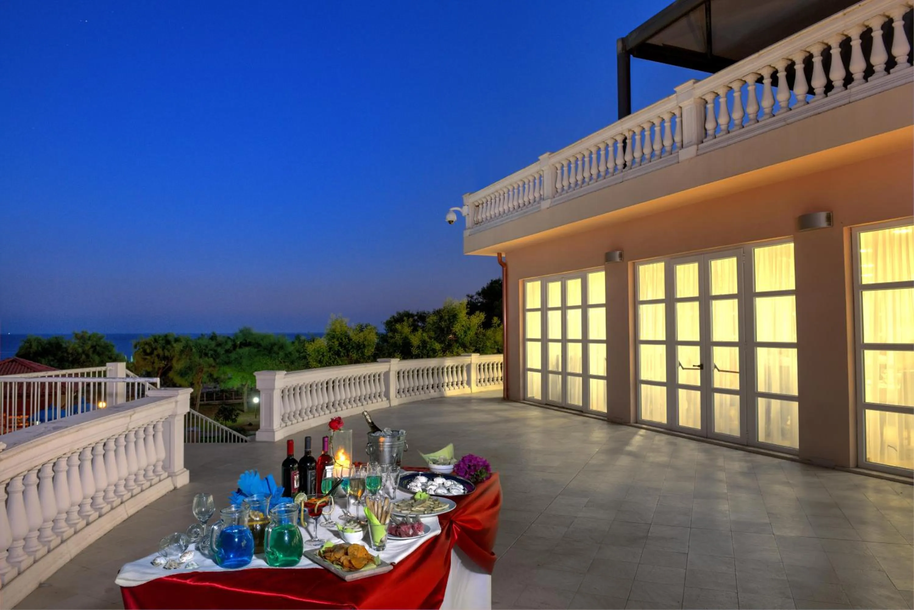 Dining area in Santa Monica Resort